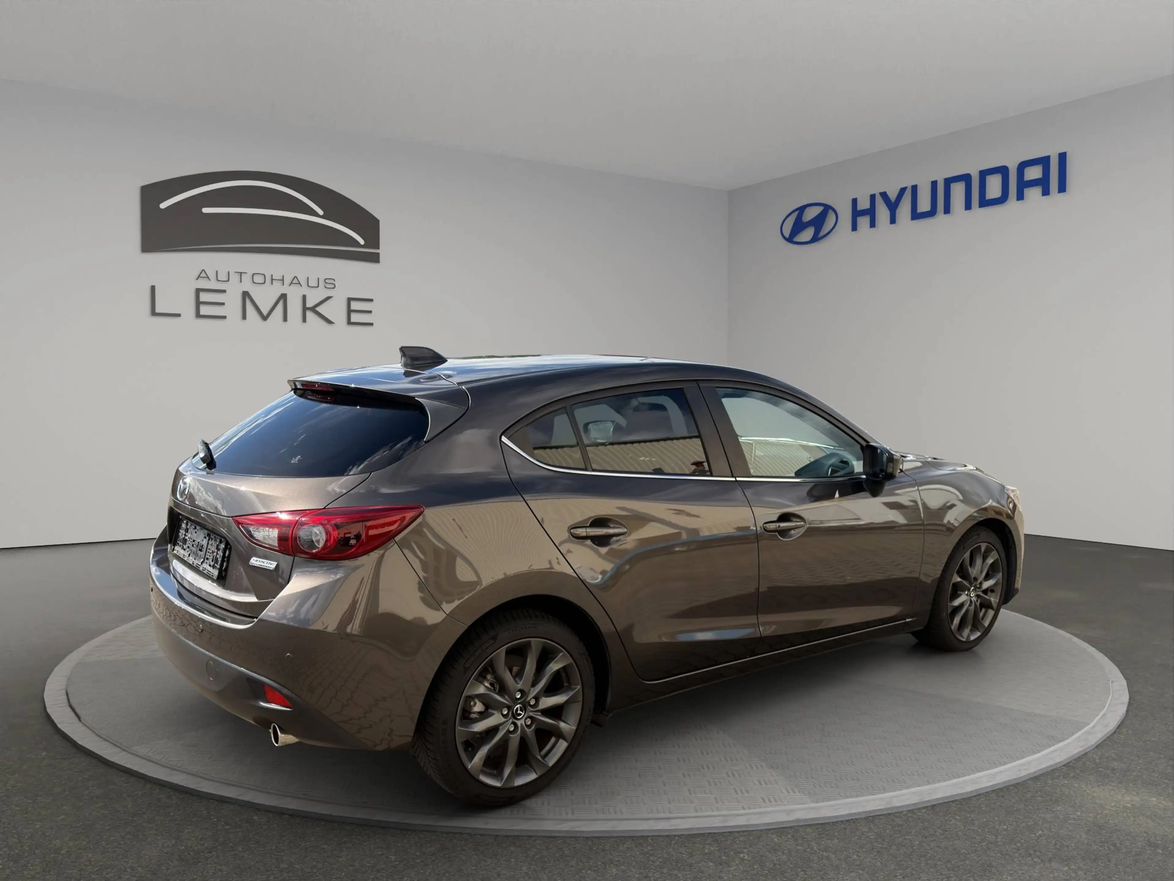 Mazda 3 LIMOUSINE 2.0 SPORTS-LINE - NAVIGATION - HEAD UP - SITZHEIZUNG - UVM — photo 8