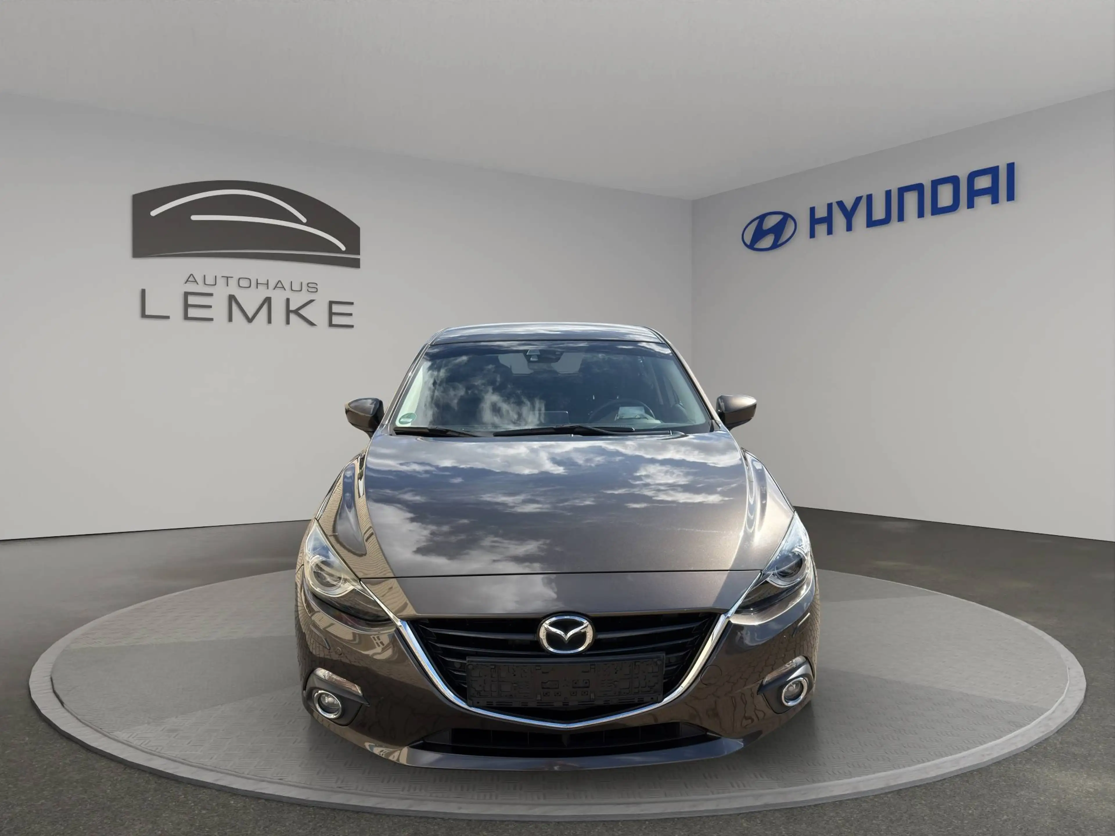 Mazda 3 LIMOUSINE 2.0 SPORTS-LINE - NAVIGATION - HEAD UP - SITZHEIZUNG - UVM — photo 2