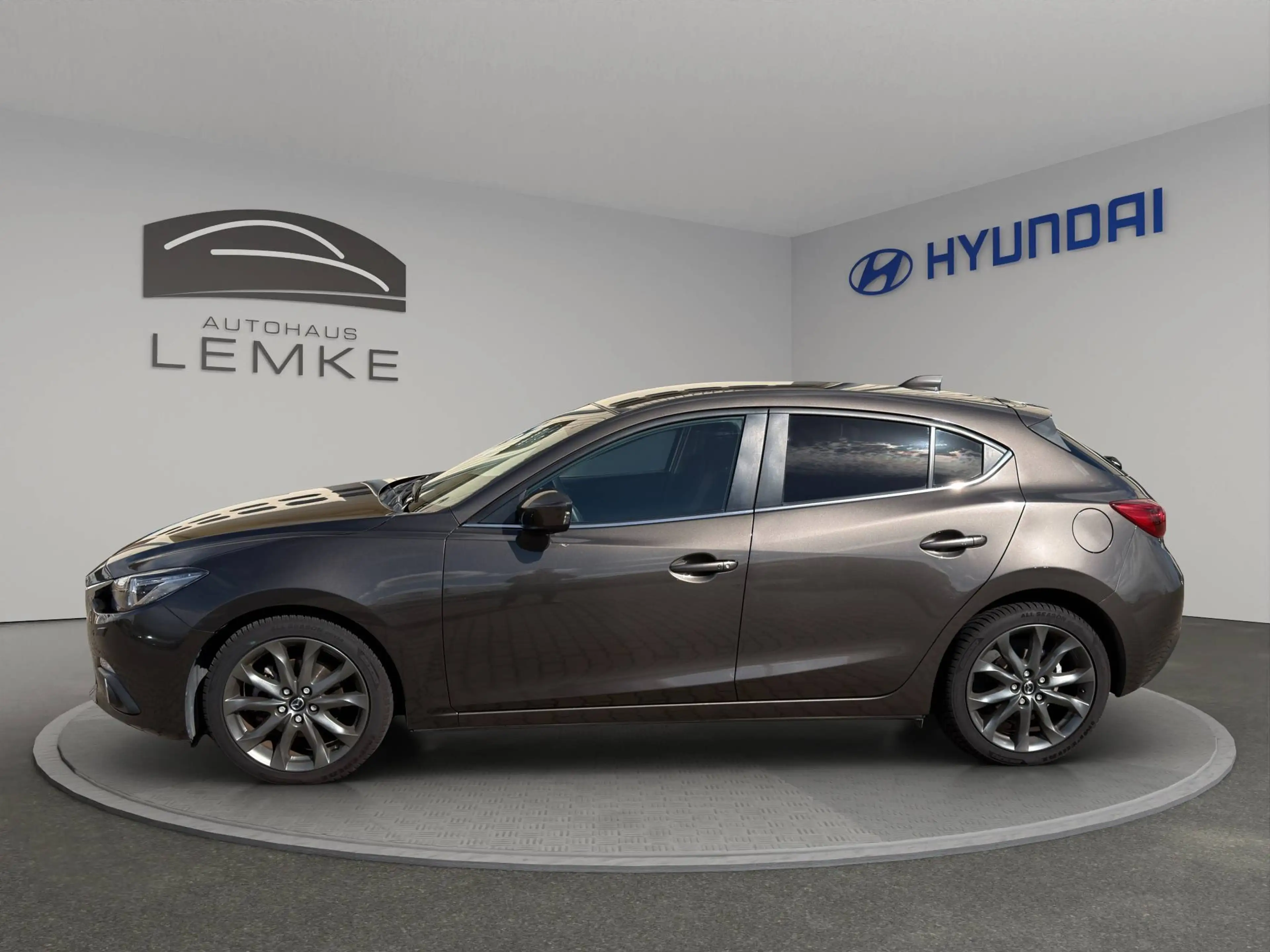 Mazda 3 LIMOUSINE 2.0 SPORTS-LINE - NAVIGATION - HEAD UP - SITZHEIZUNG - UVM — photo 3