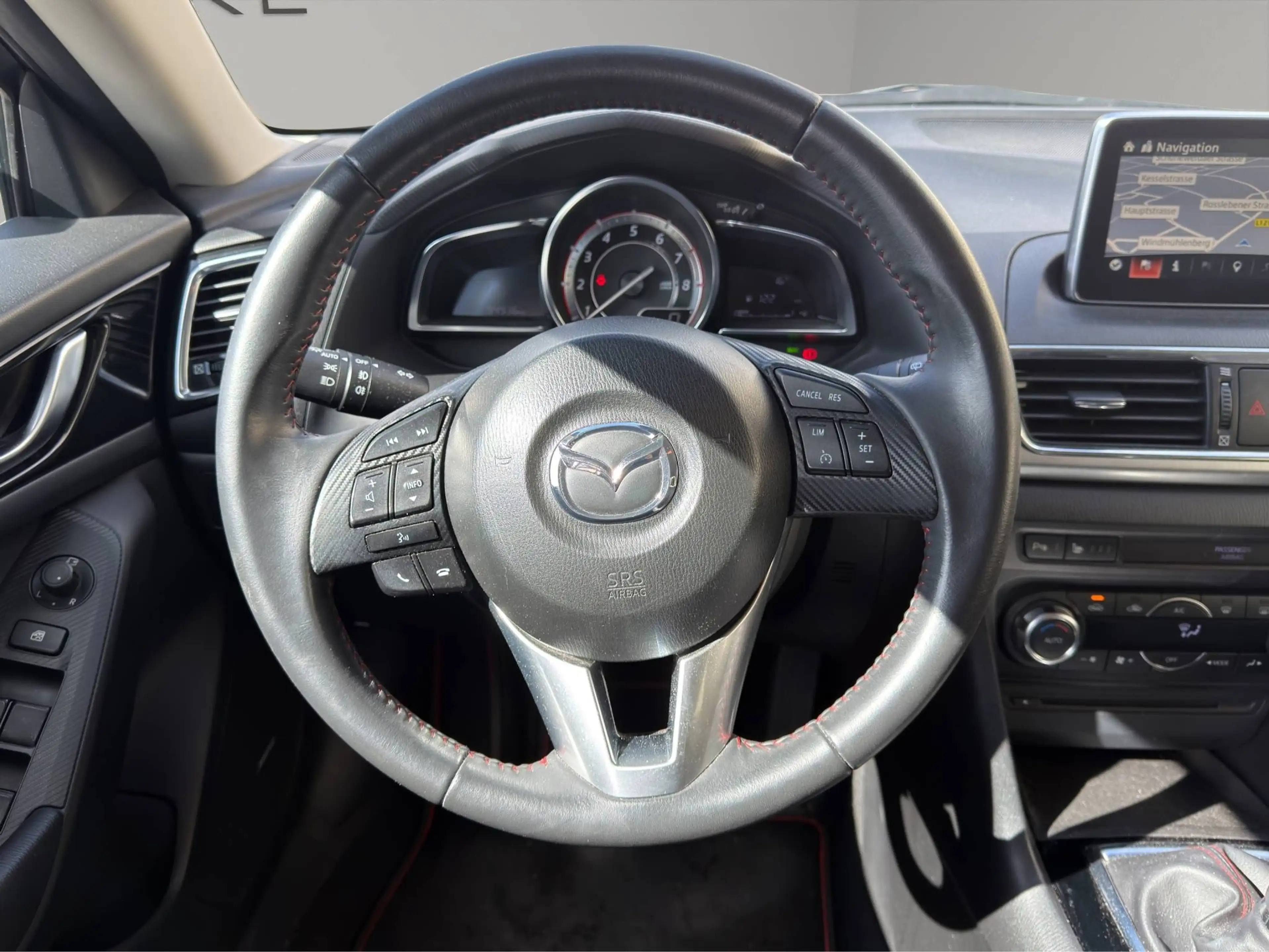 Mazda 3 LIMOUSINE 2.0 SPORTS-LINE - NAVIGATION - HEAD UP - SITZHEIZUNG - UVM — photo 10