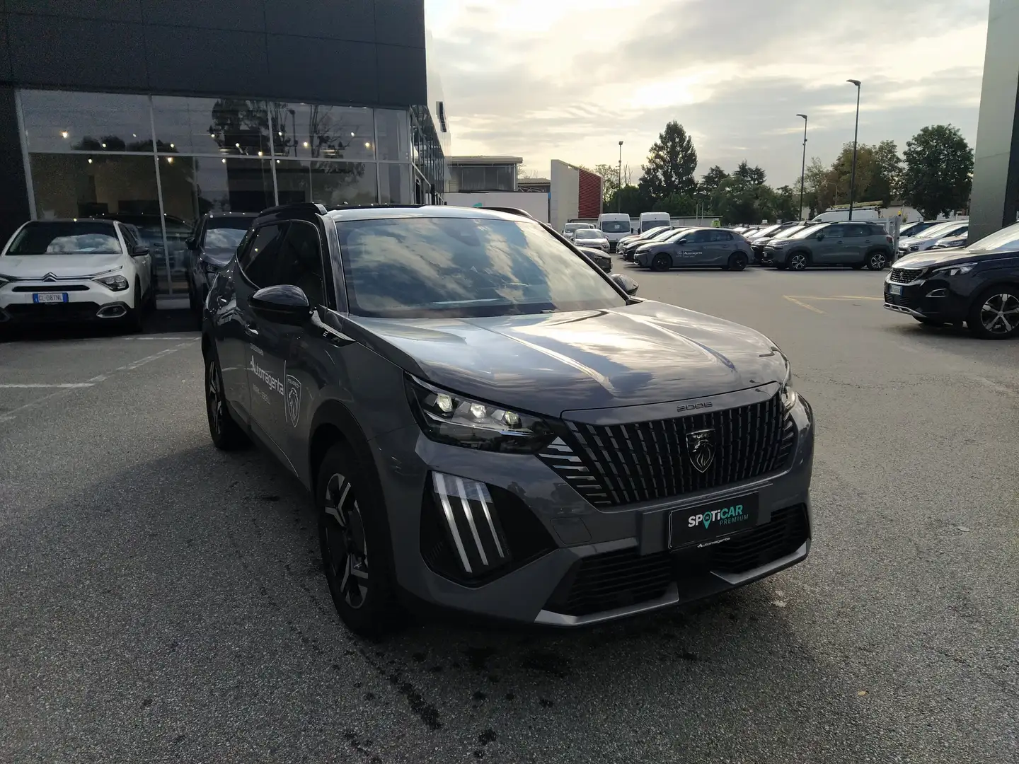 Peugeot e-2008 Elettrica 156cv Long Range GT Dimostrativa Gris - 1