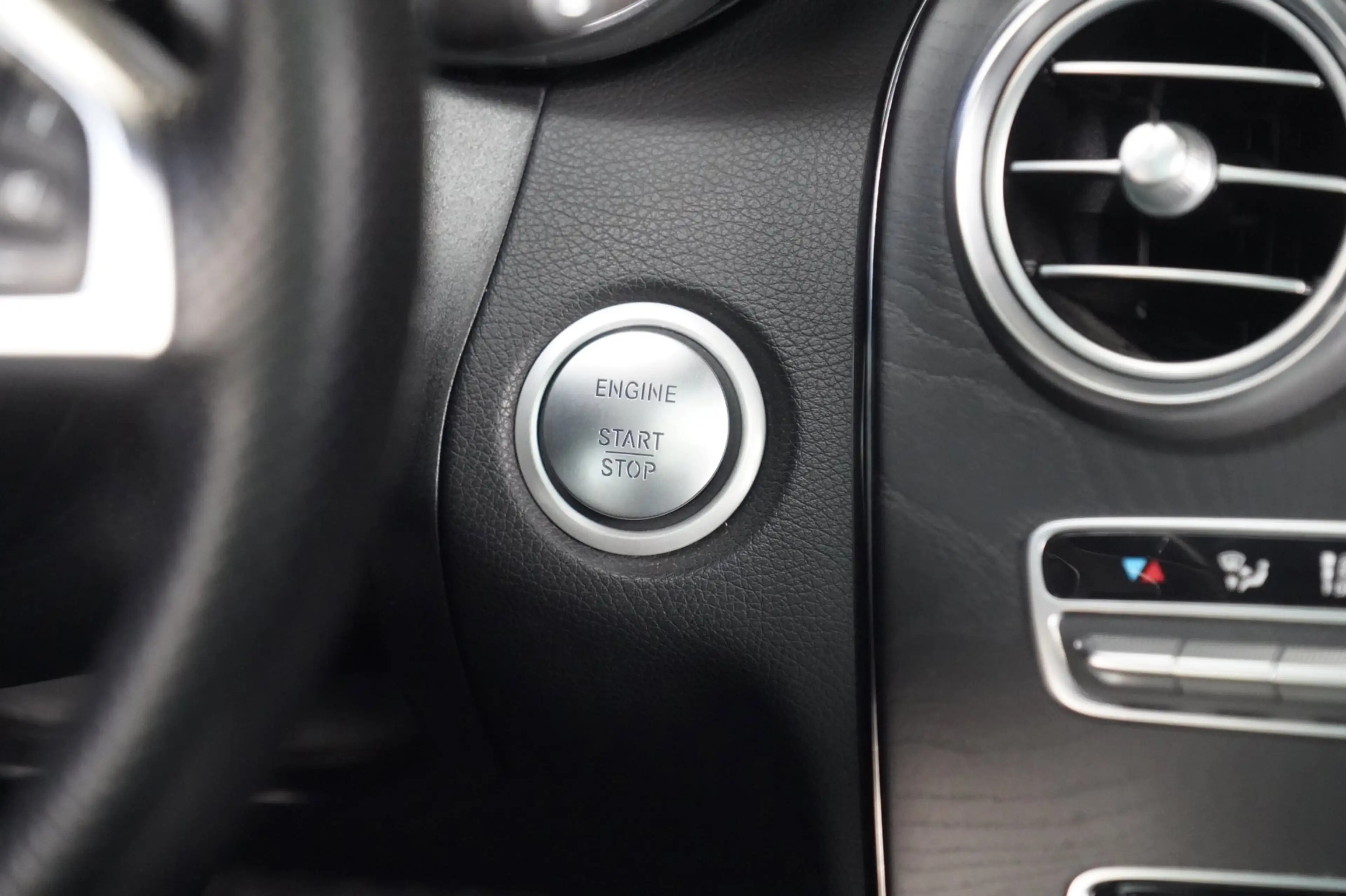 Mercedes-Benz C 400 Estate 4MATIC Premium Plus Pack AMG / Pano / Burme — photo 17