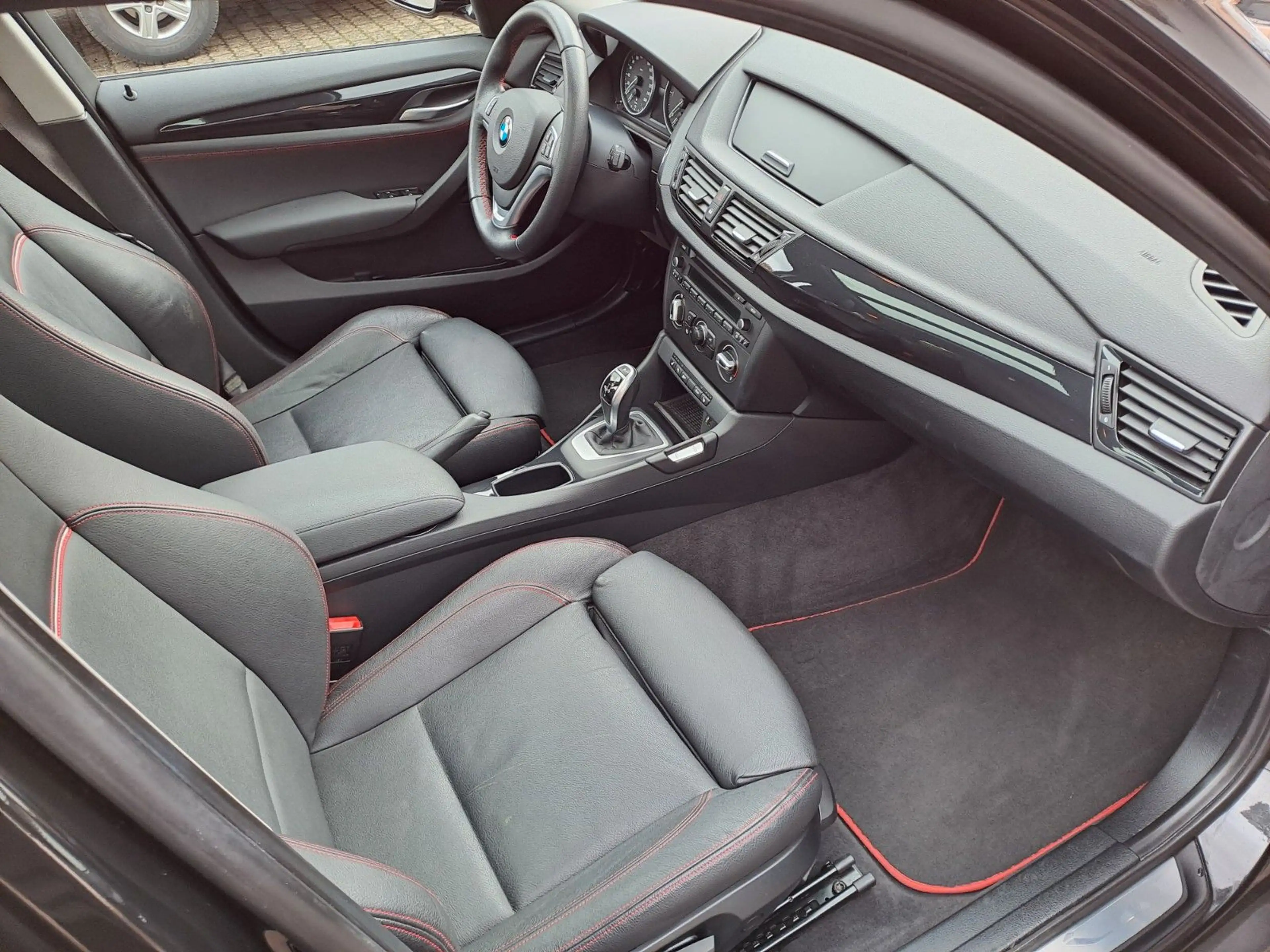 BMW X1 sDrive 20 d*1HD*AUTOMATIK*LEDER*PANORAMADACH* — photo 10