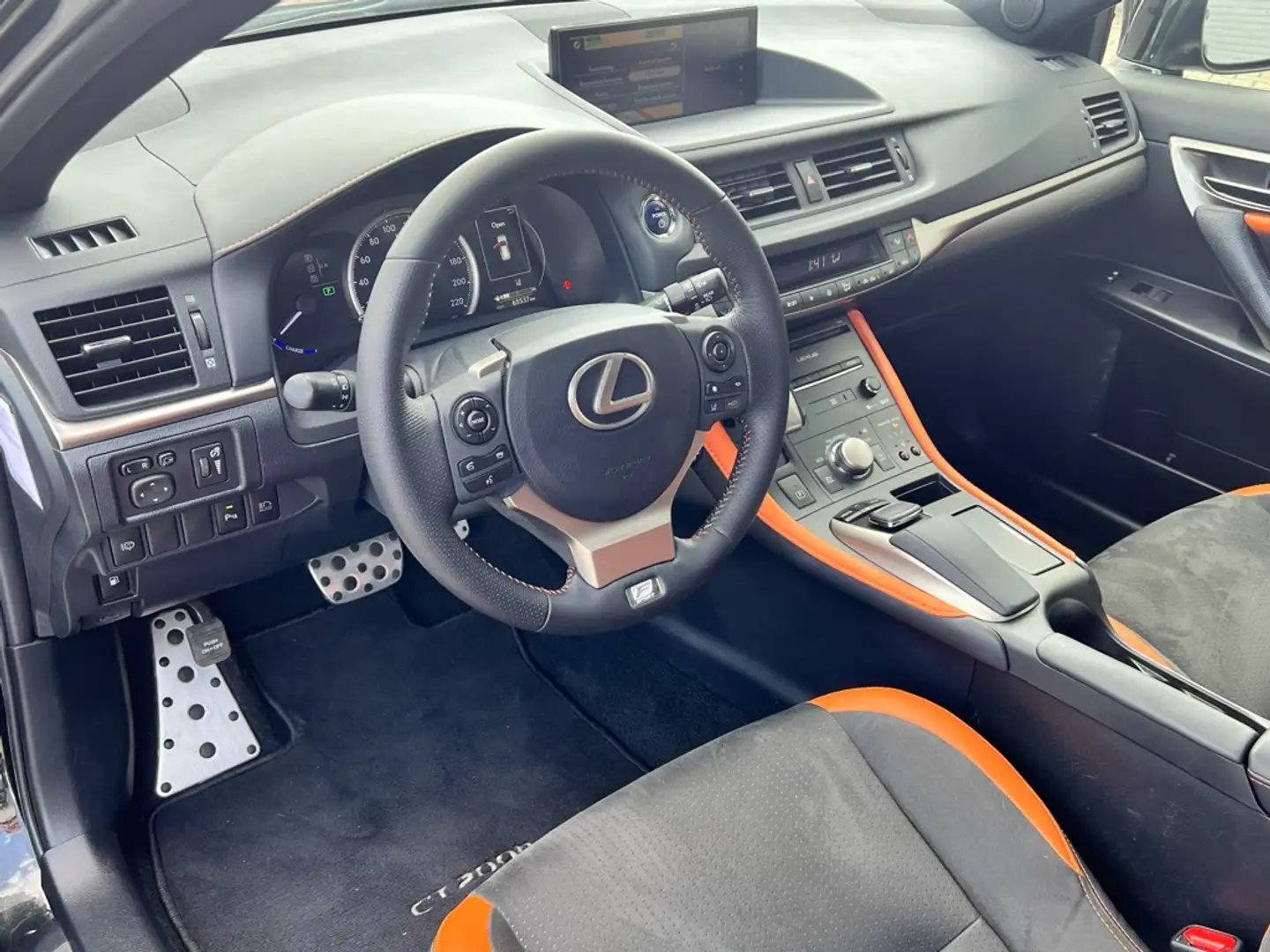 Lexus CT 200h F Sport Line Automaat | Navi | NL auto | Schuifdak Zwart - 2