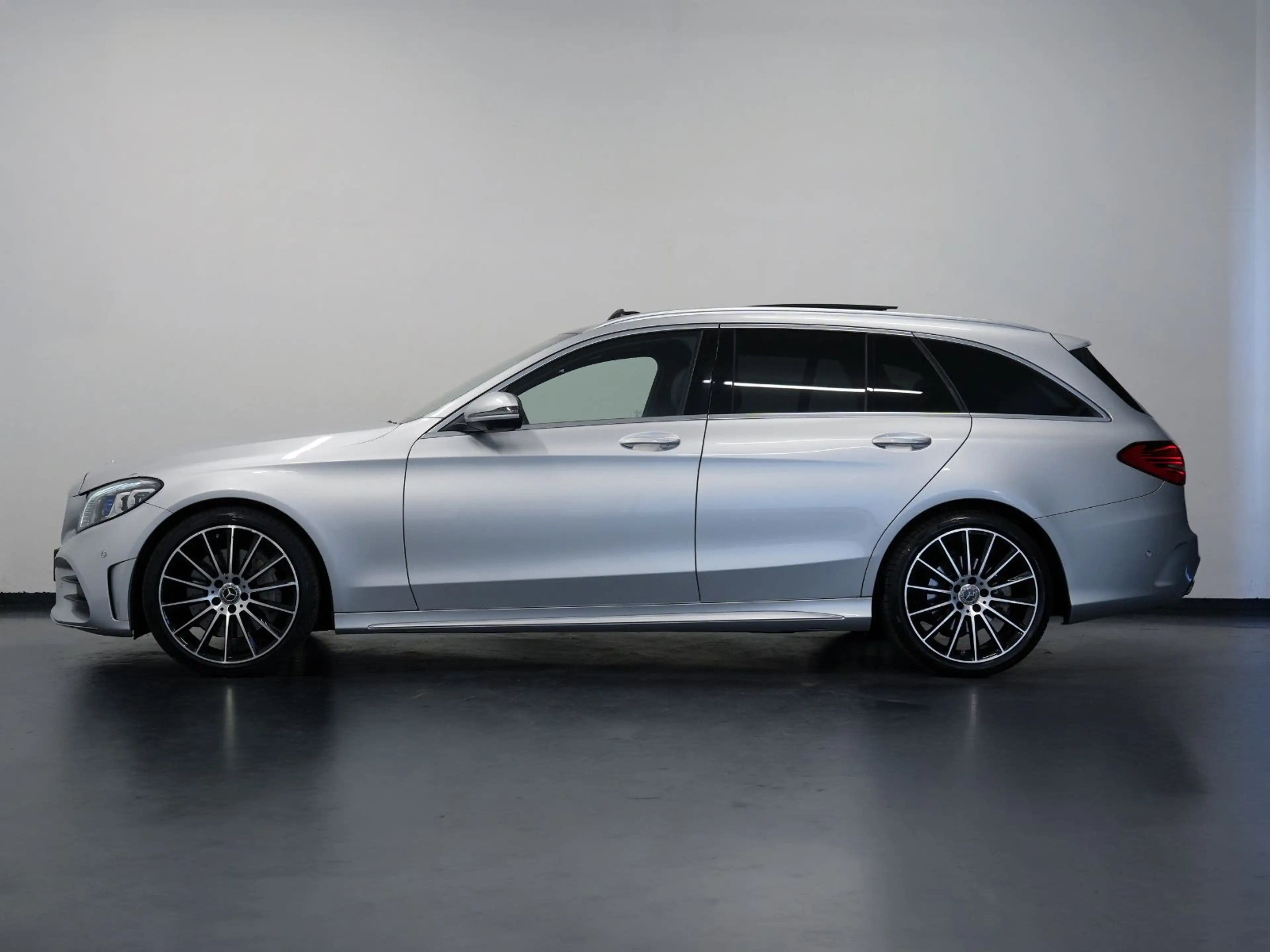 Mercedes-Benz C 300 AMG-LINE VIRTUAL/PANO/BURMESTER/360°/ACC — photo 11