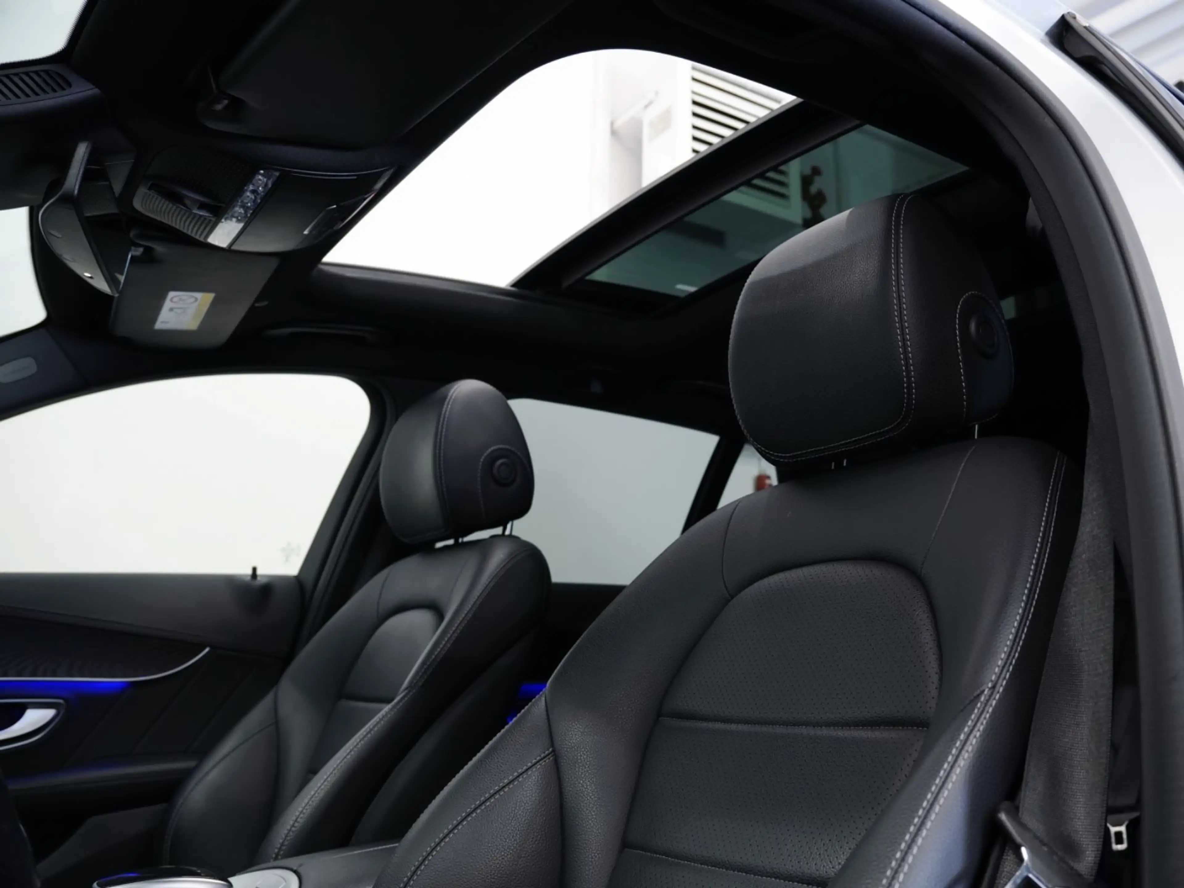 Mercedes-Benz C 300 AMG-LINE VIRTUAL/PANO/BURMESTER/360°/ACC — photo 13