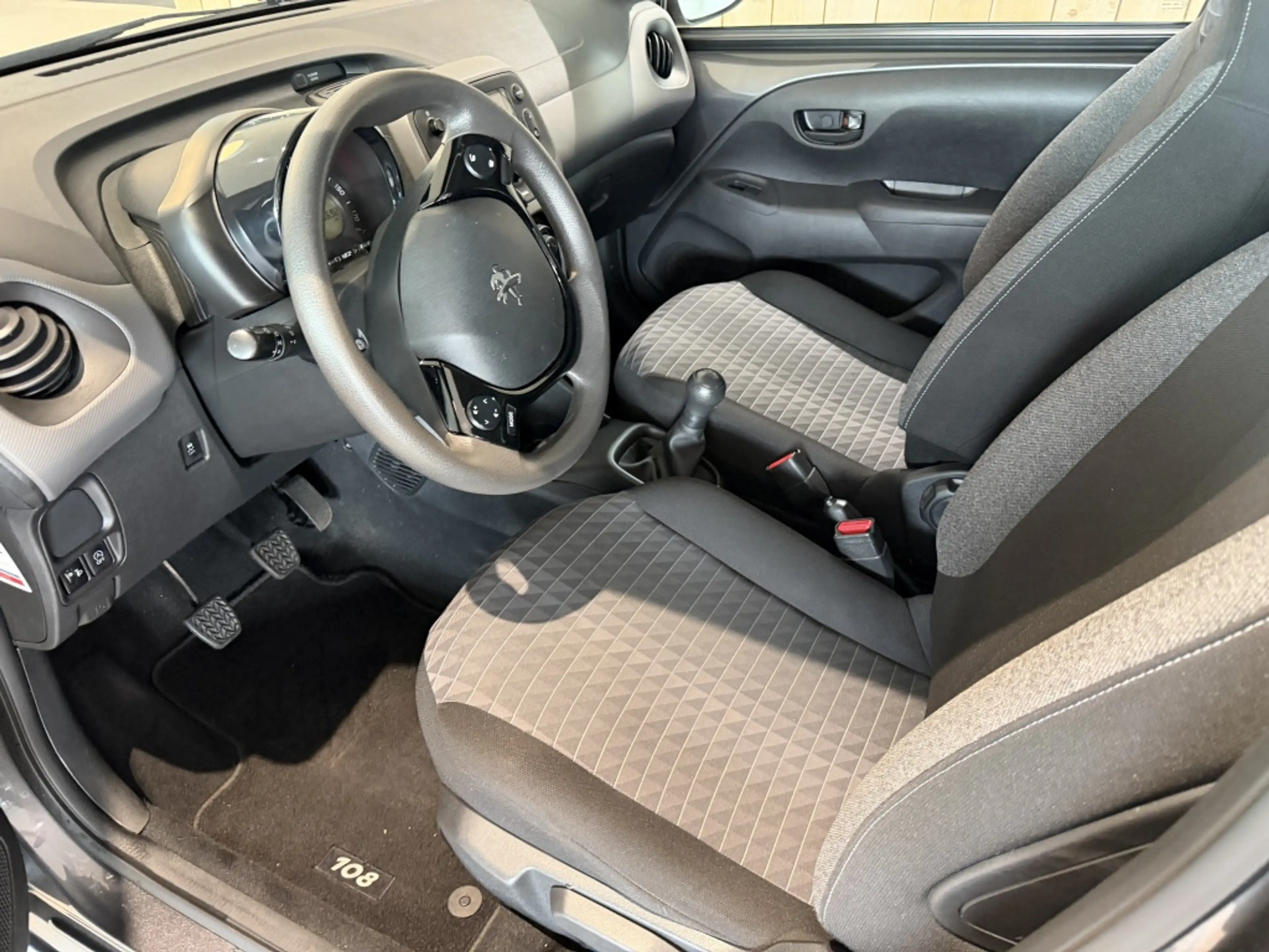 Peugeot 108 1.0 e-VTi Active — photo 6