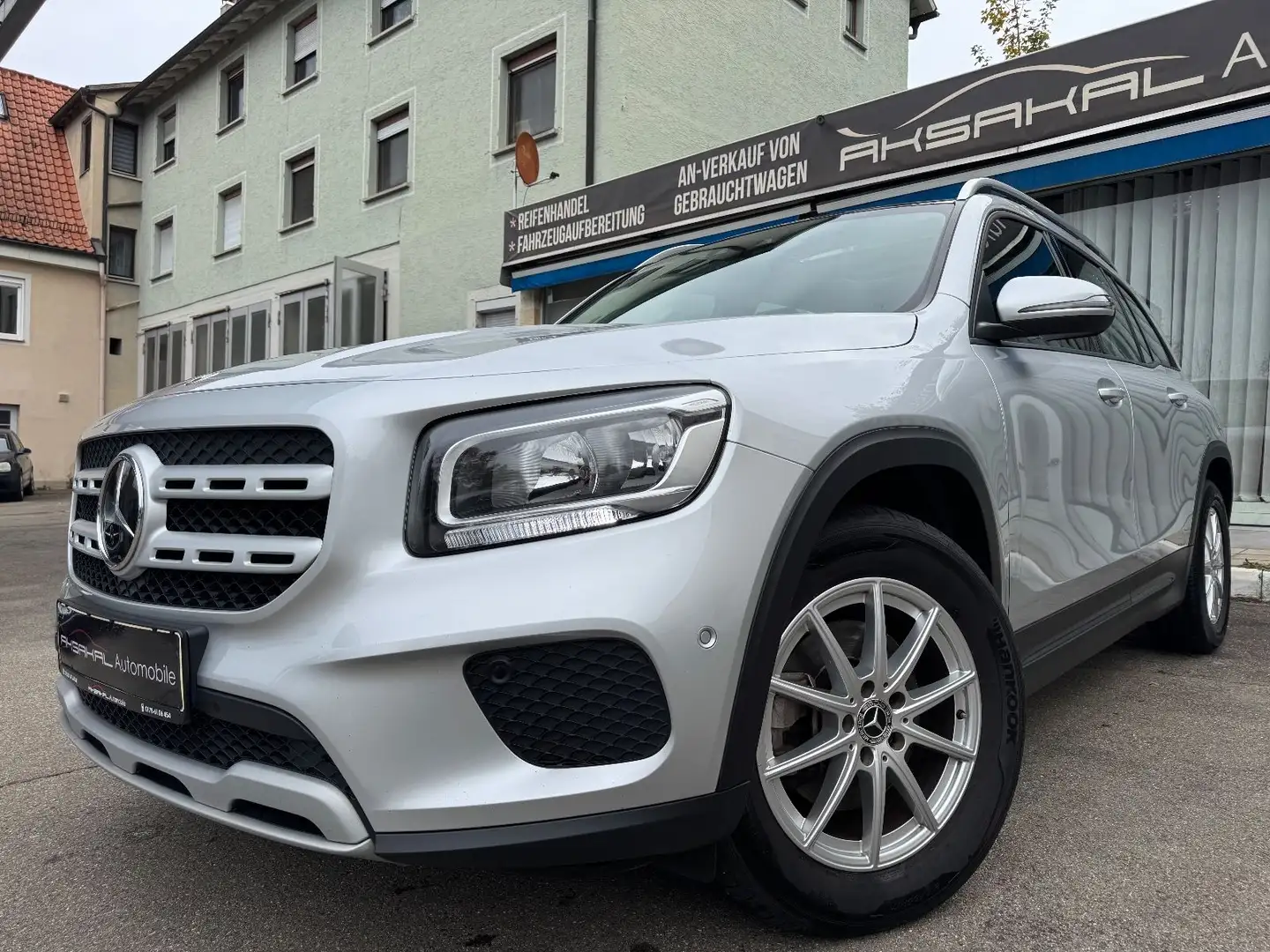 Mercedes-Benz GLB 180 d*Panoramadach*Widescreen*Teilleder*Led* Silber - 1