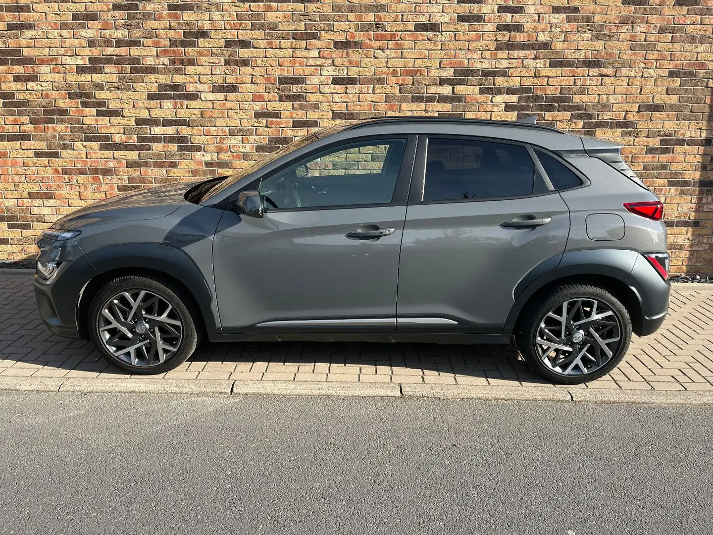 Hyundai KONA Prime Hybrid 2WD SitzPaket Navi ACC Grijs - 2