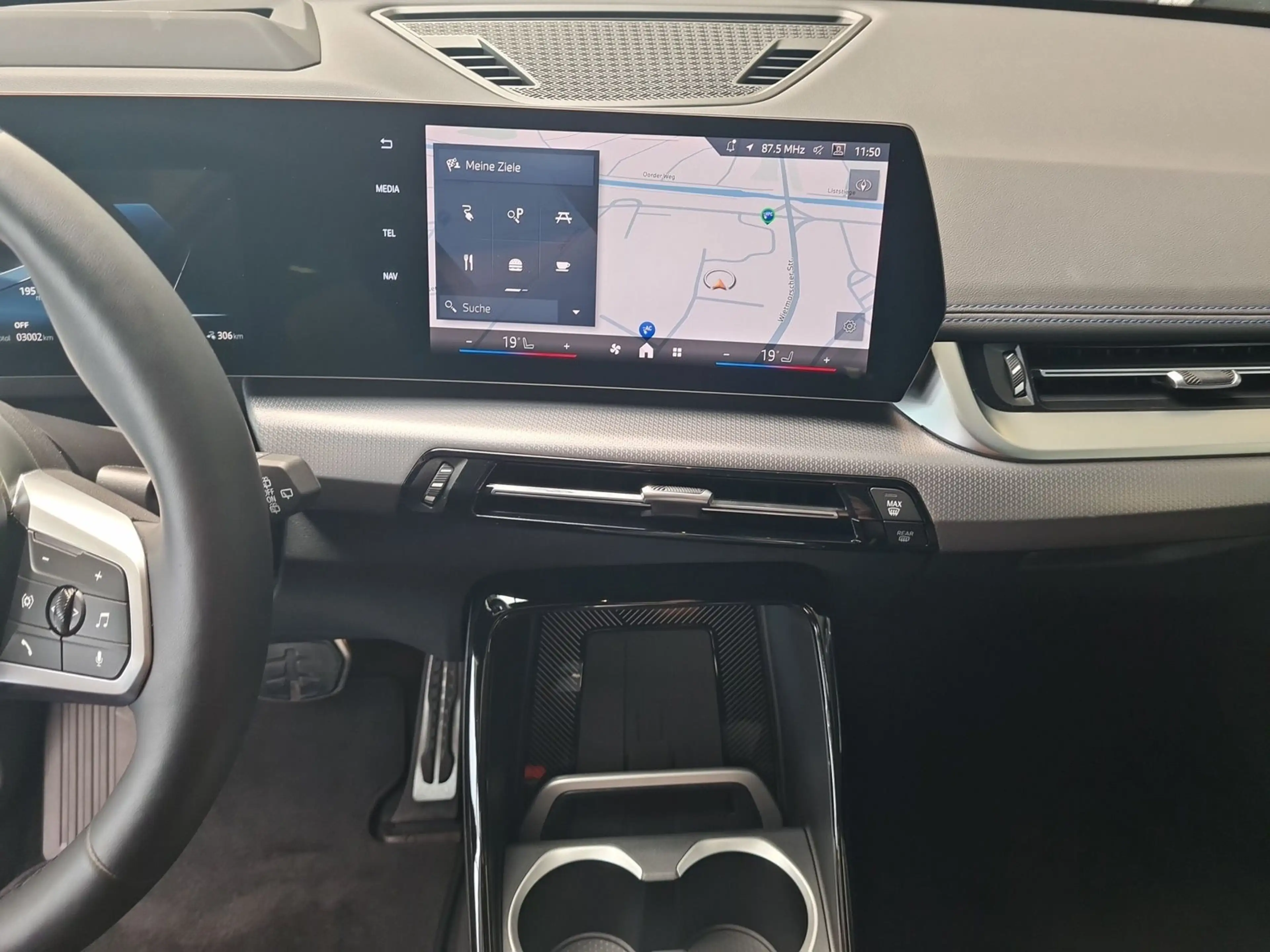 BMW iX1 eDrive20 M-Sport AHK Head-Up Massage HK HiFi DAB u — photo 13