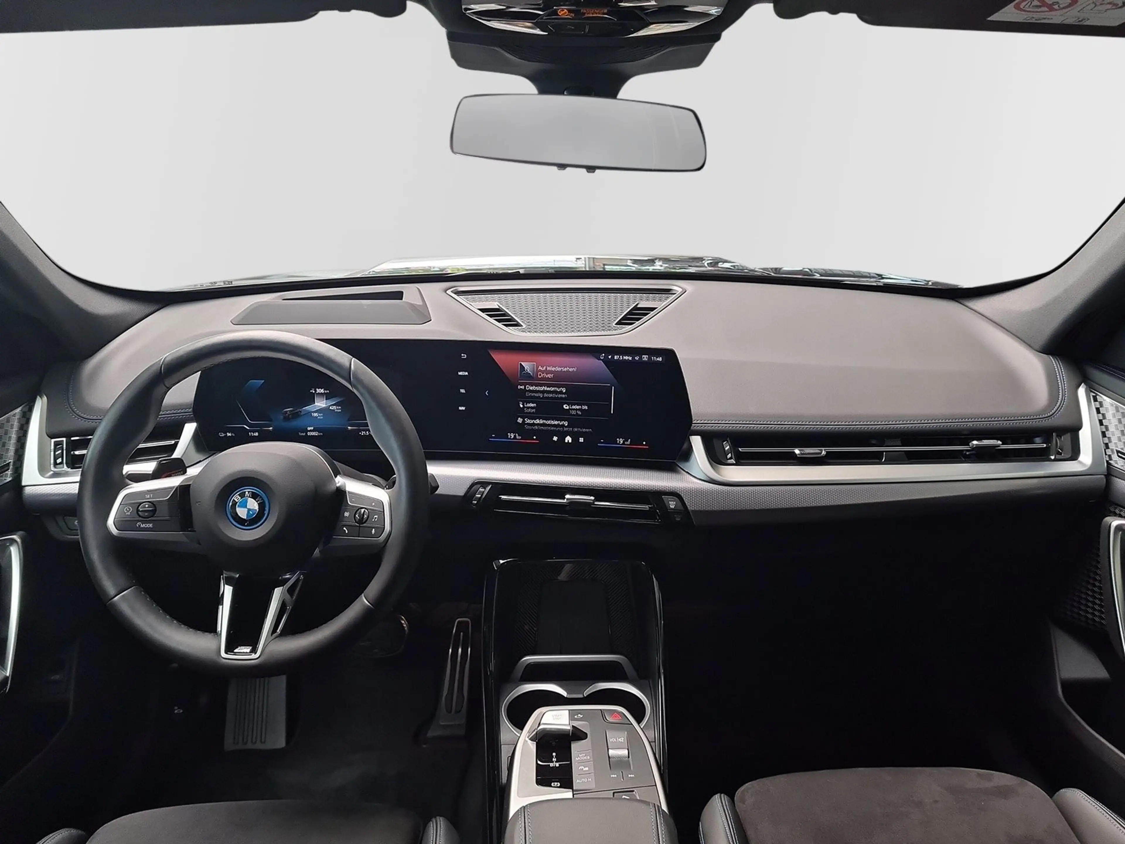 BMW iX1 eDrive20 M-Sport AHK Head-Up Massage HK HiFi DAB u — photo 6