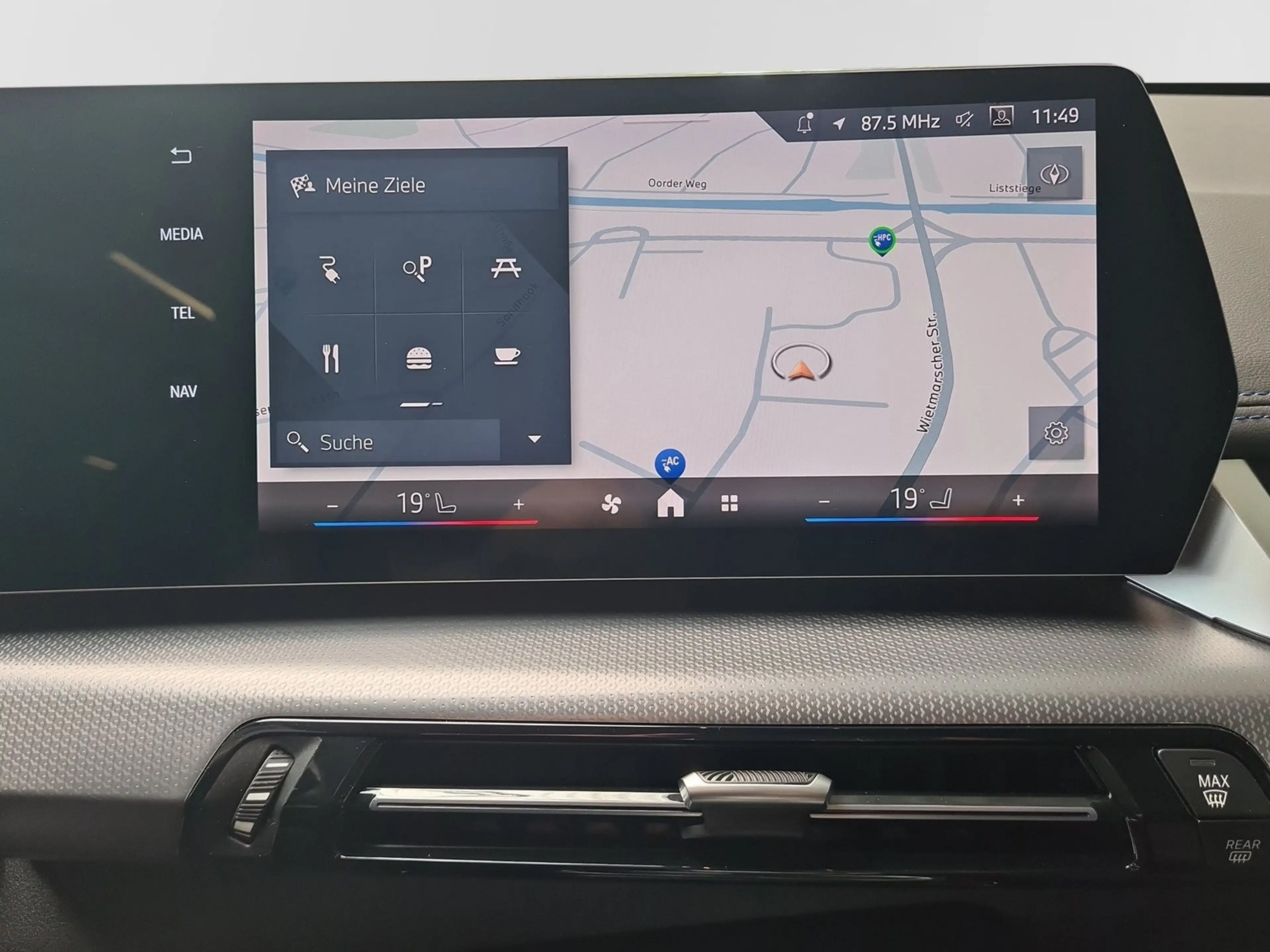 BMW iX1 eDrive20 M-Sport AHK Head-Up Massage HK HiFi DAB u — photo 9