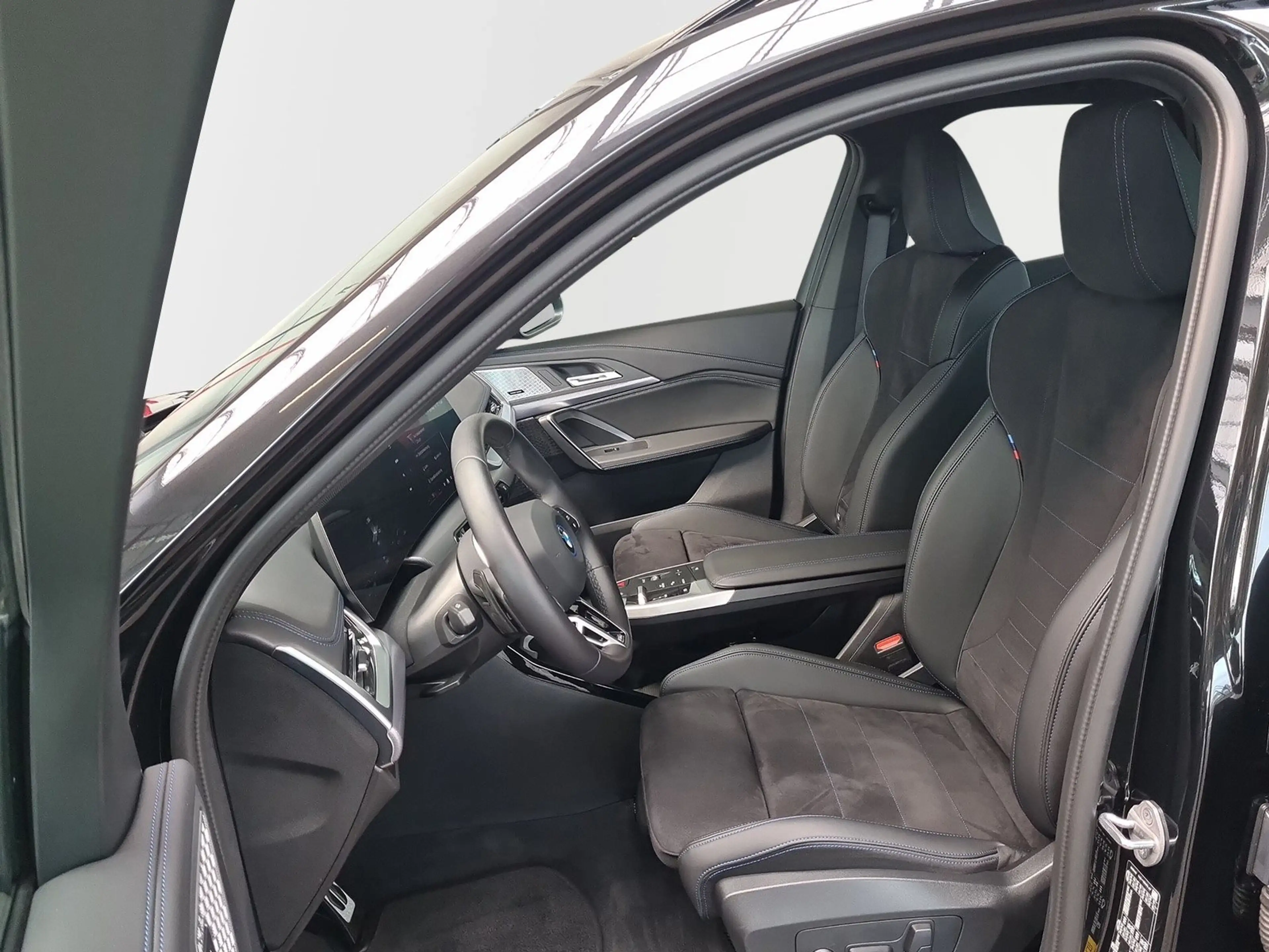 BMW iX1 eDrive20 M-Sport AHK Head-Up Massage HK HiFi DAB u — photo 7