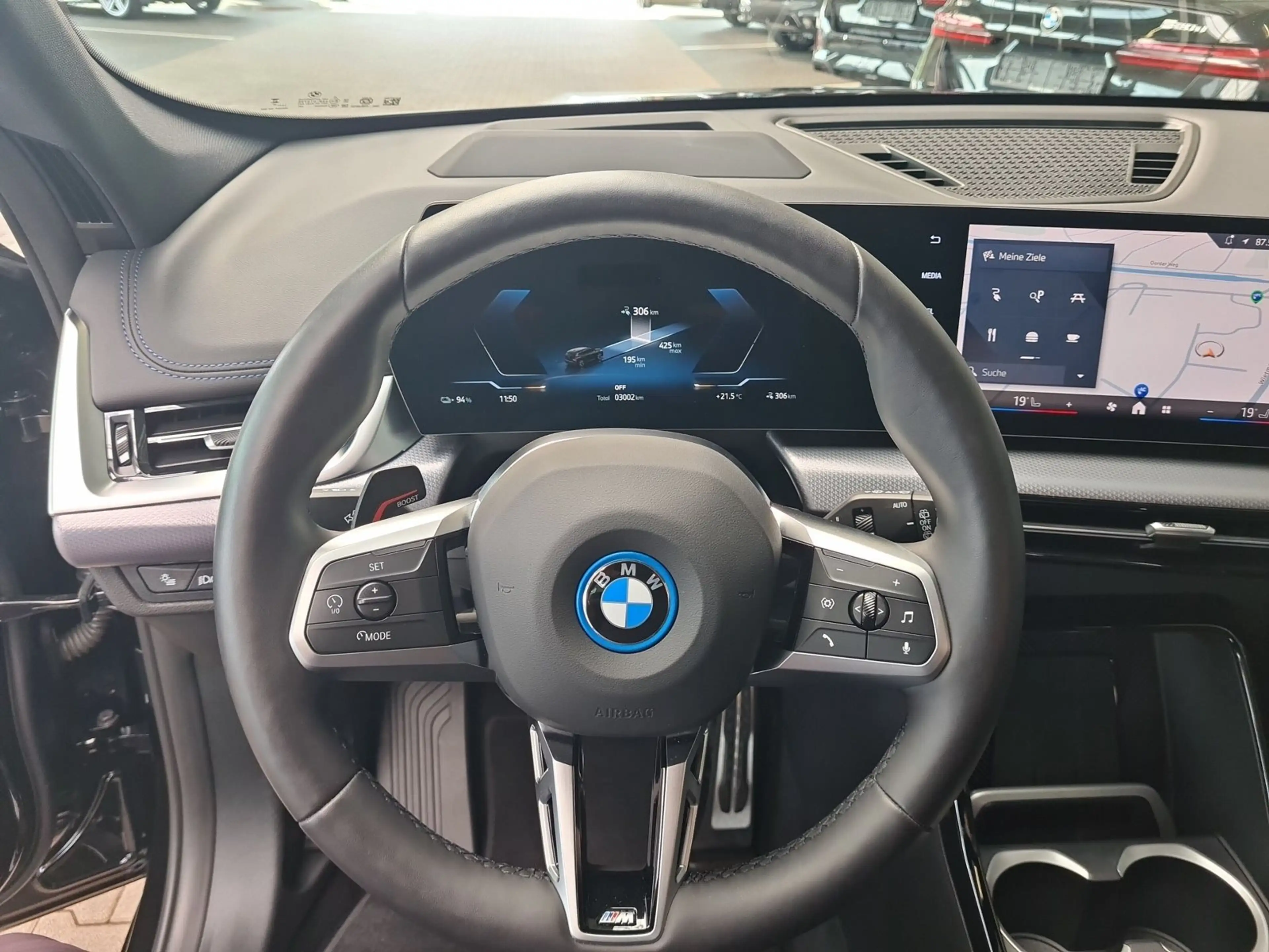 BMW iX1 eDrive20 M-Sport AHK Head-Up Massage HK HiFi DAB u — photo 14
