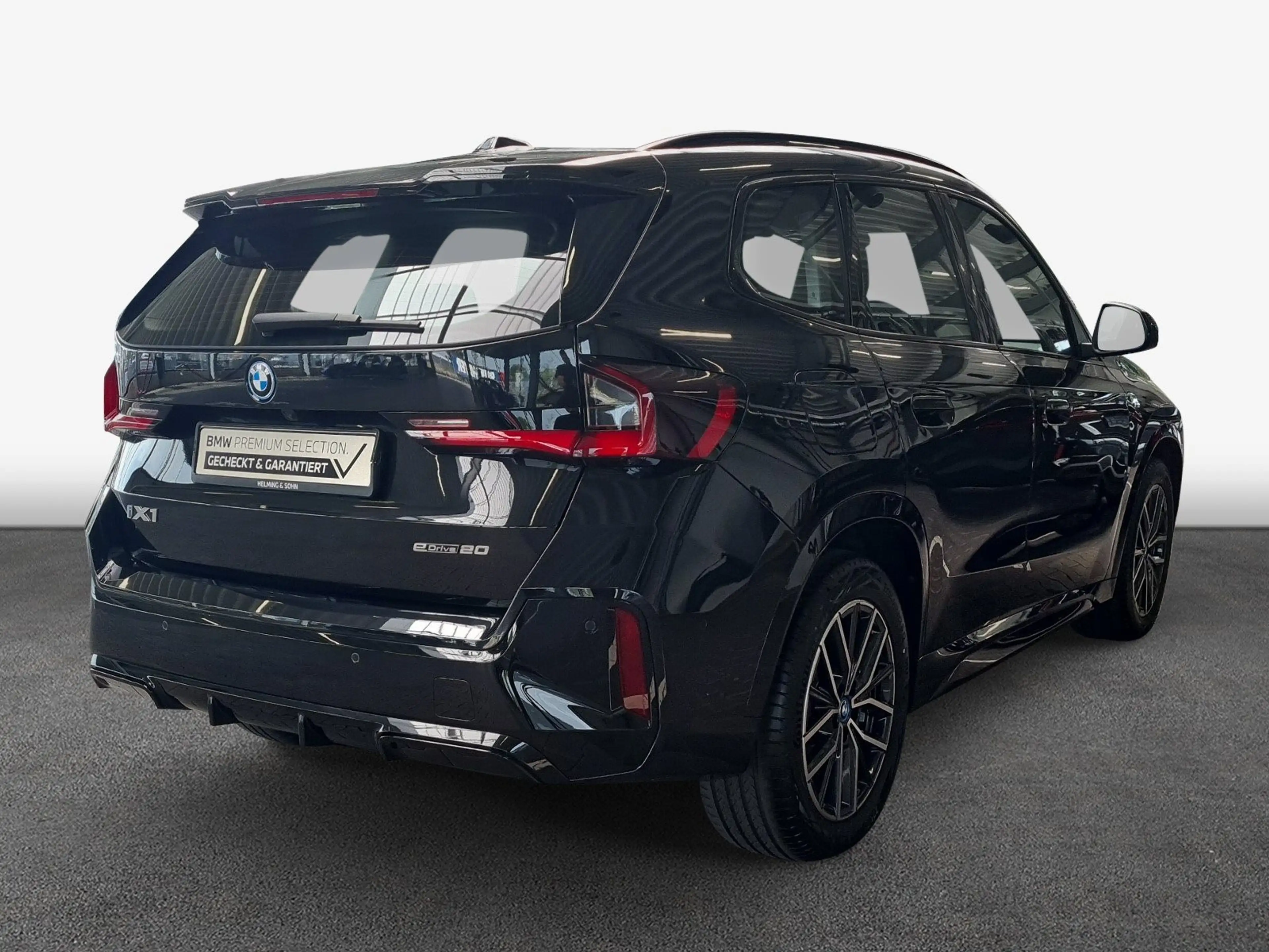 BMW iX1 eDrive20 M-Sport AHK Head-Up Massage HK HiFi DAB u — photo 2