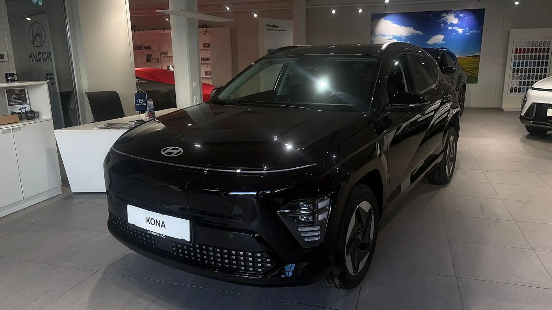 Hyundai KONA Kona Elektro 64,8kWh GO Schwarz - 1