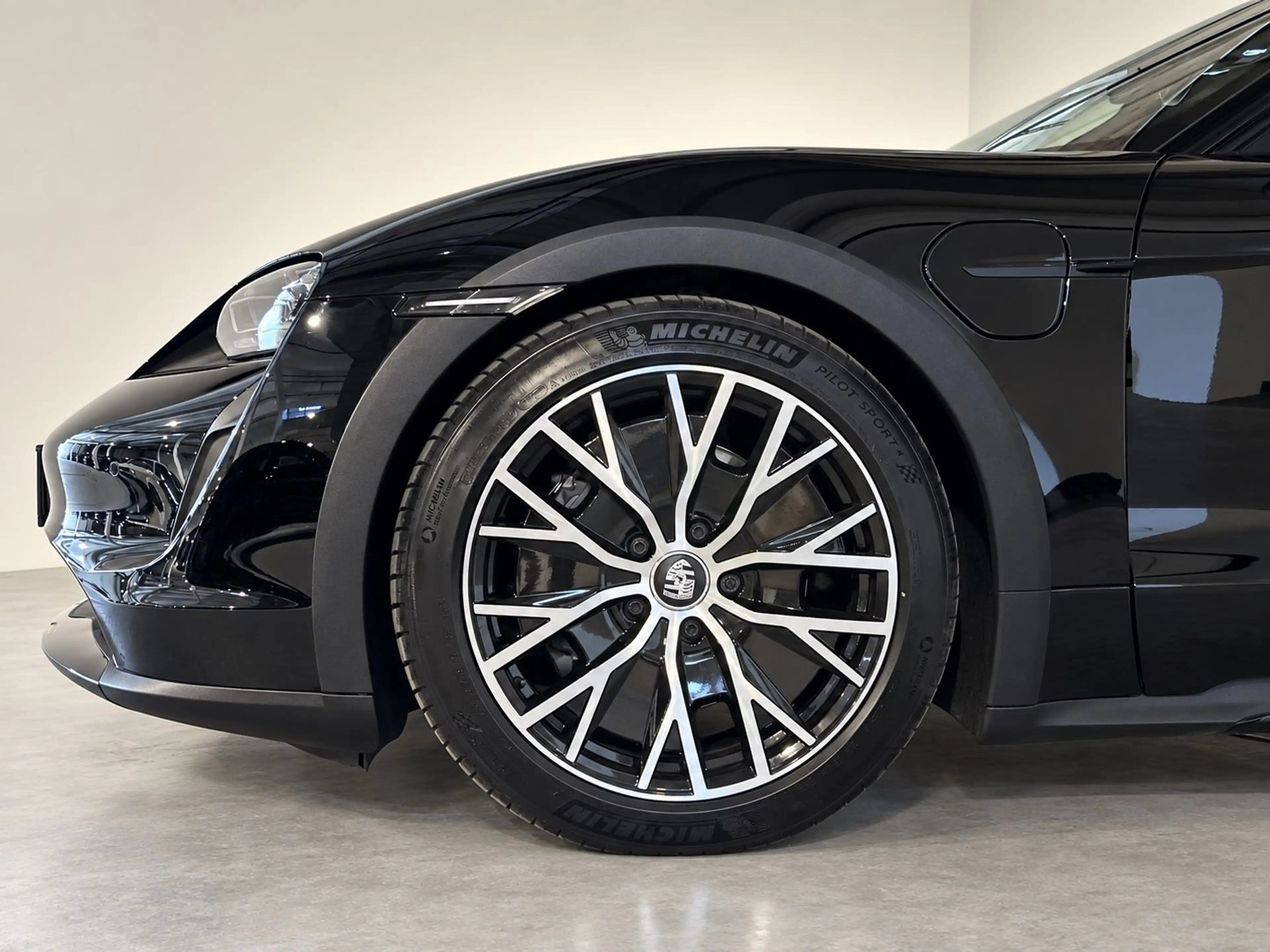 Porsche Taycan Cross Turismo 4 *Approved,Pano,BOSE,ACC* — photo 8