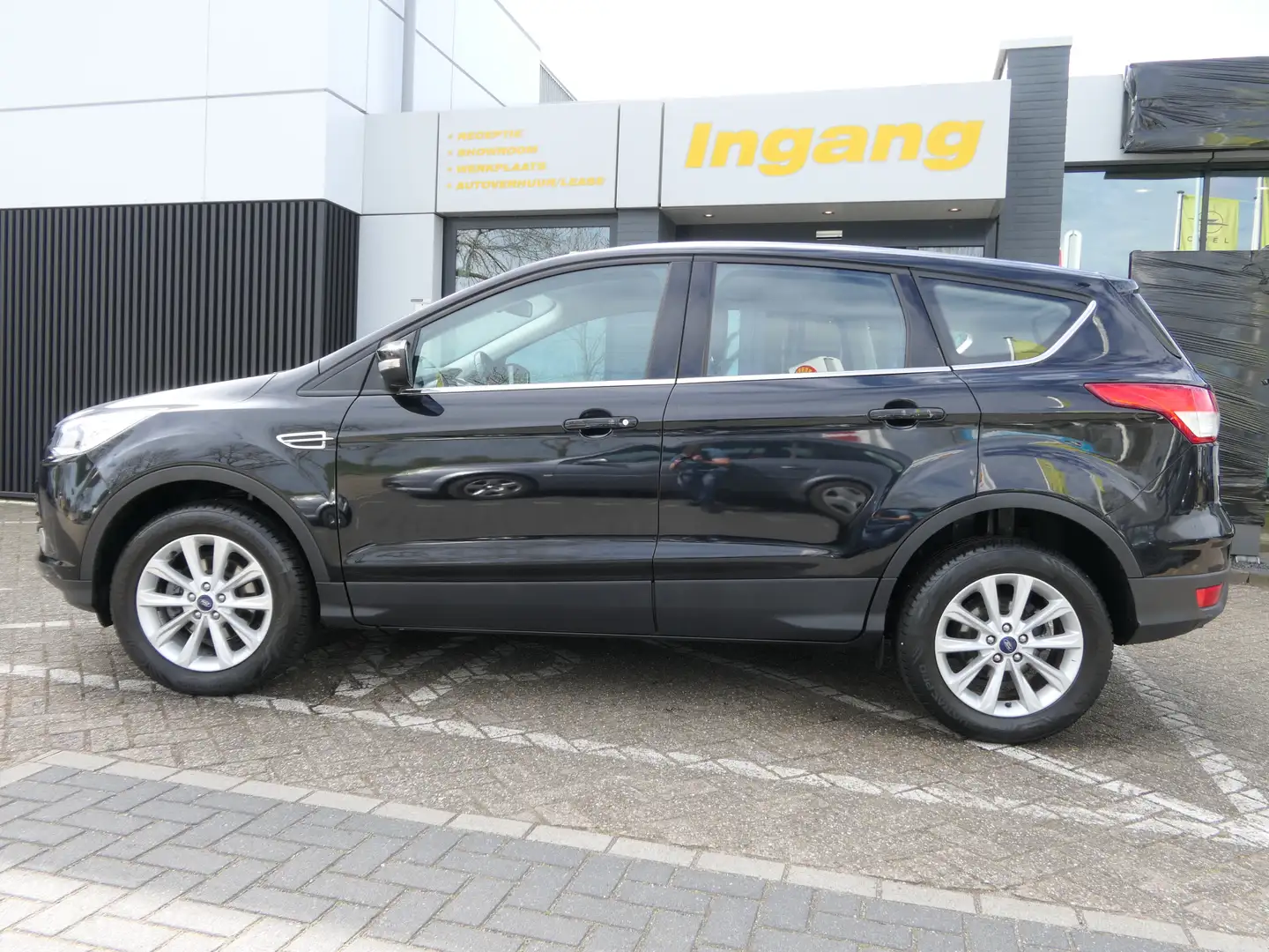 Ford Kuga 1.5 Turbo 150pk Titanium | 2.000 kg trekgewicht | Schwarz - 2