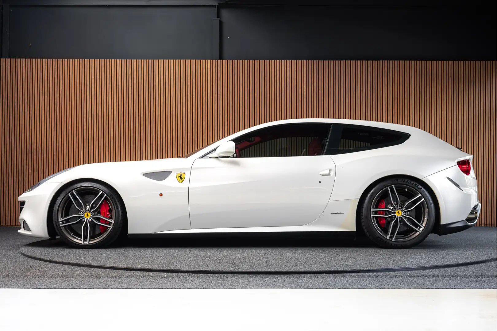 Ferrari FF 6.3 V12 Carbon Camera Lift Passengerdisplay Wit - 2