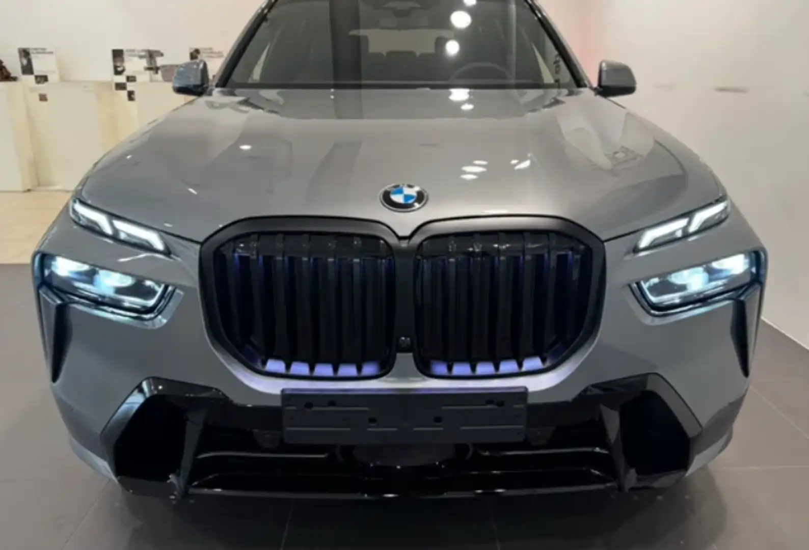 BMW X7 xDrive 40dA Grau - 2
