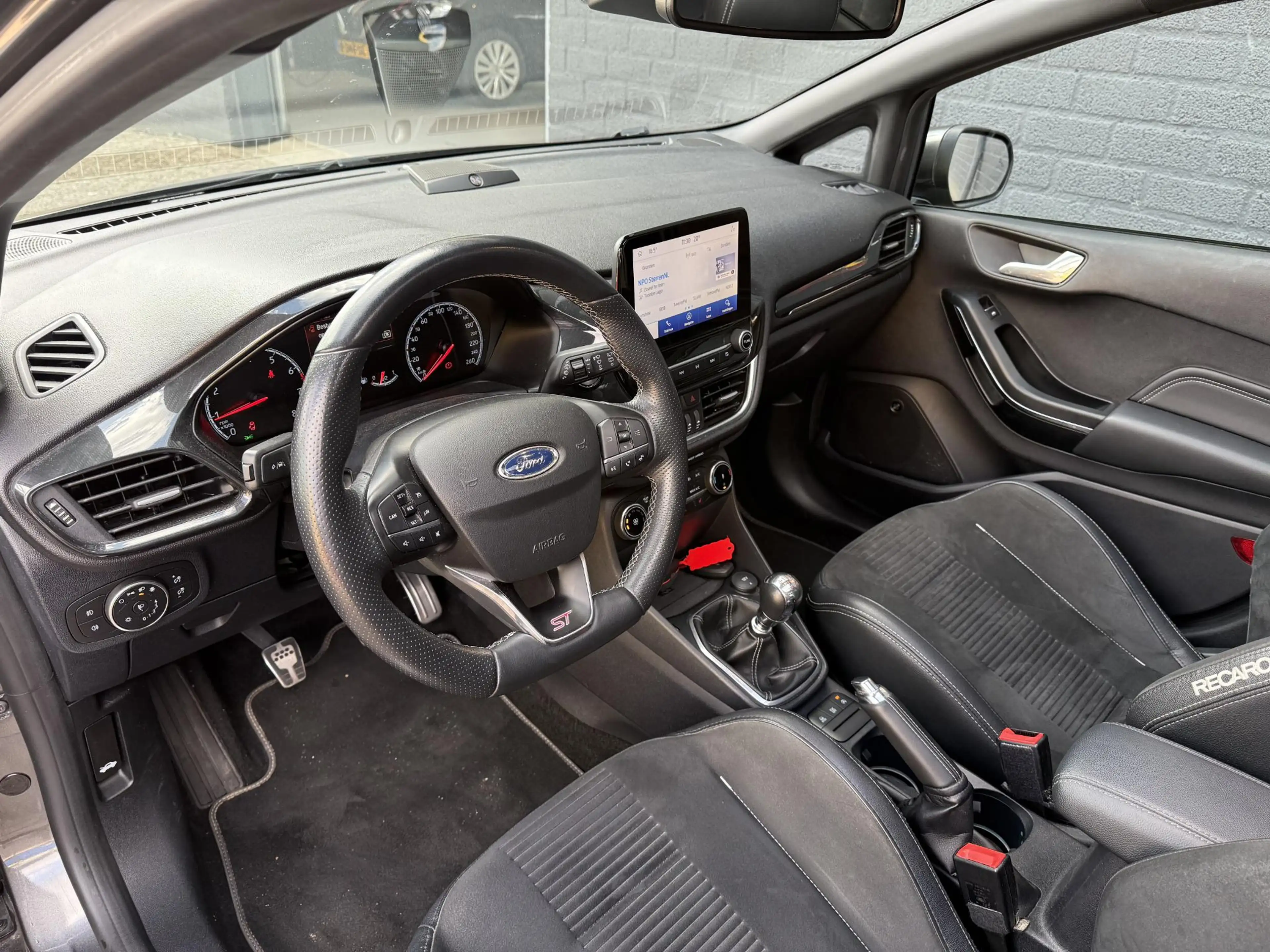 Ford Fiesta 1.5 EcoBoost ST-3 | Pano | Recaro | LED | Navi | B — photo 3