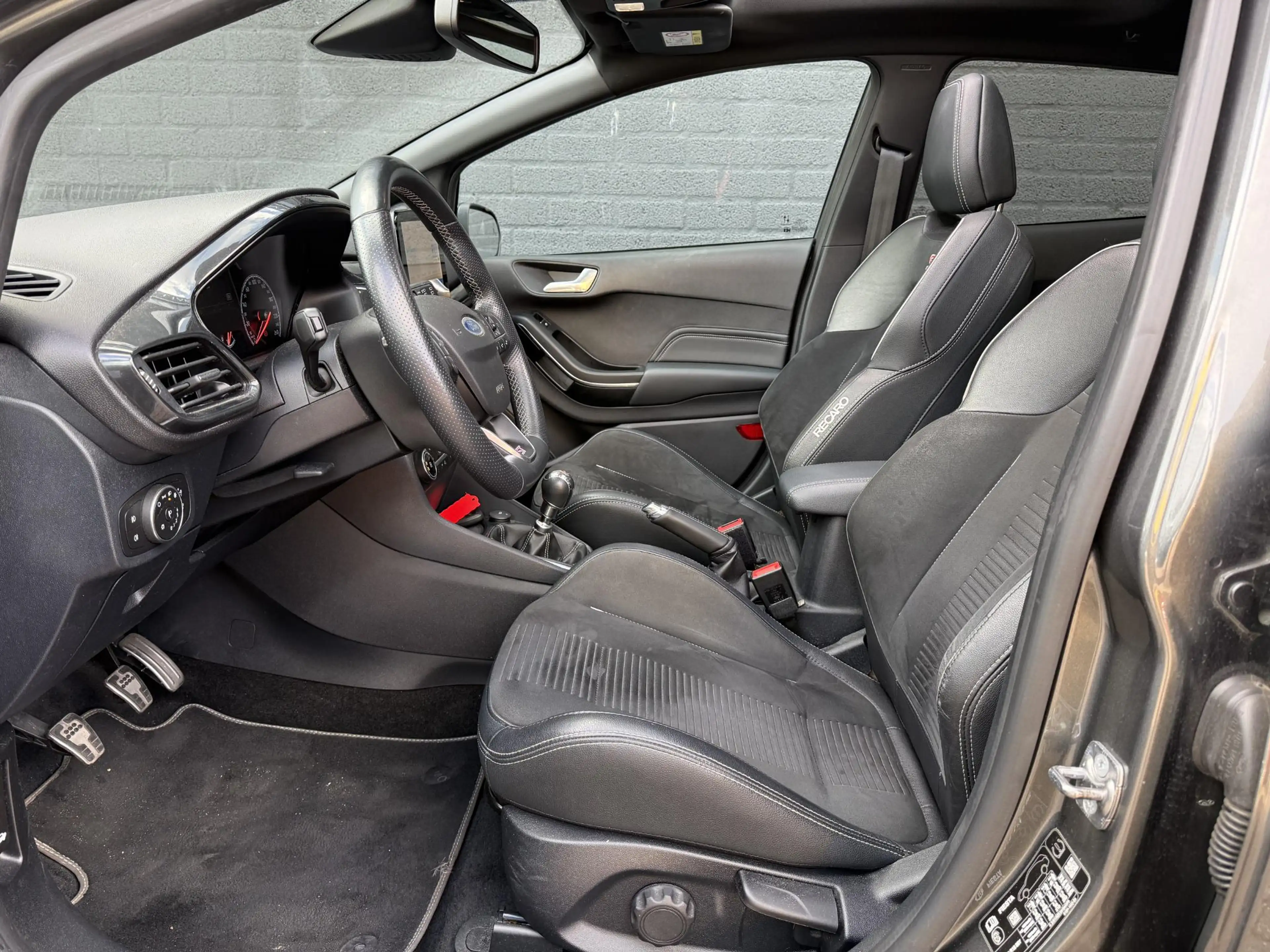 Ford Fiesta 1.5 EcoBoost ST-3 | Pano | Recaro | LED | Navi | B — photo 4