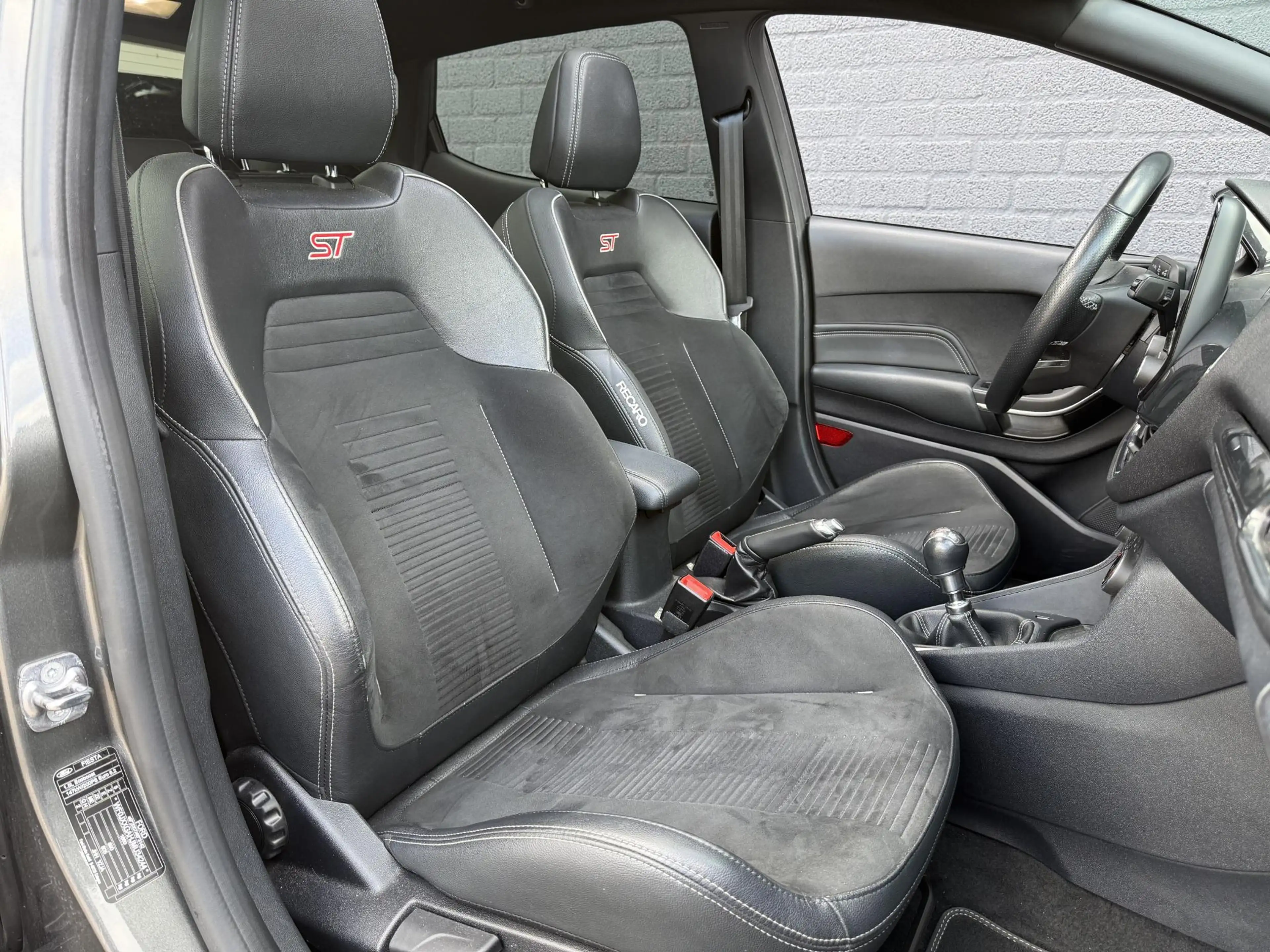 Ford Fiesta 1.5 EcoBoost ST-3 | Pano | Recaro | LED | Navi | B — photo 6