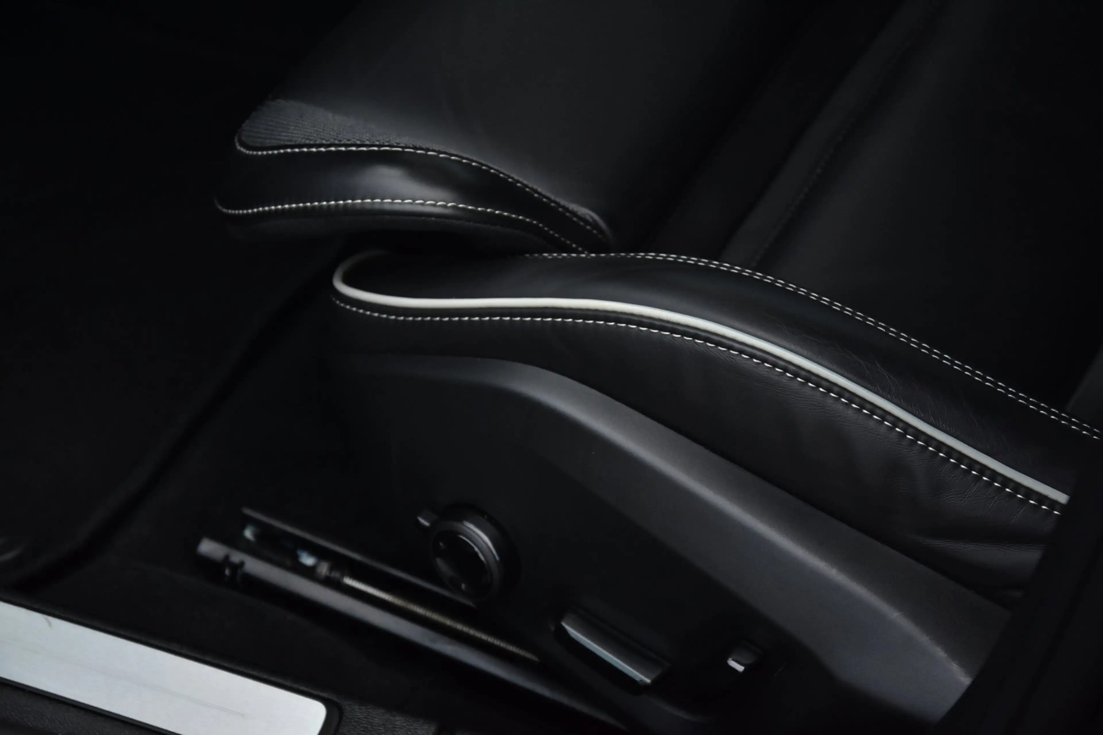 Volvo S60 2.0 Recharge T8 AWD Plus Dark | 360° Camera | Leer — photo 19