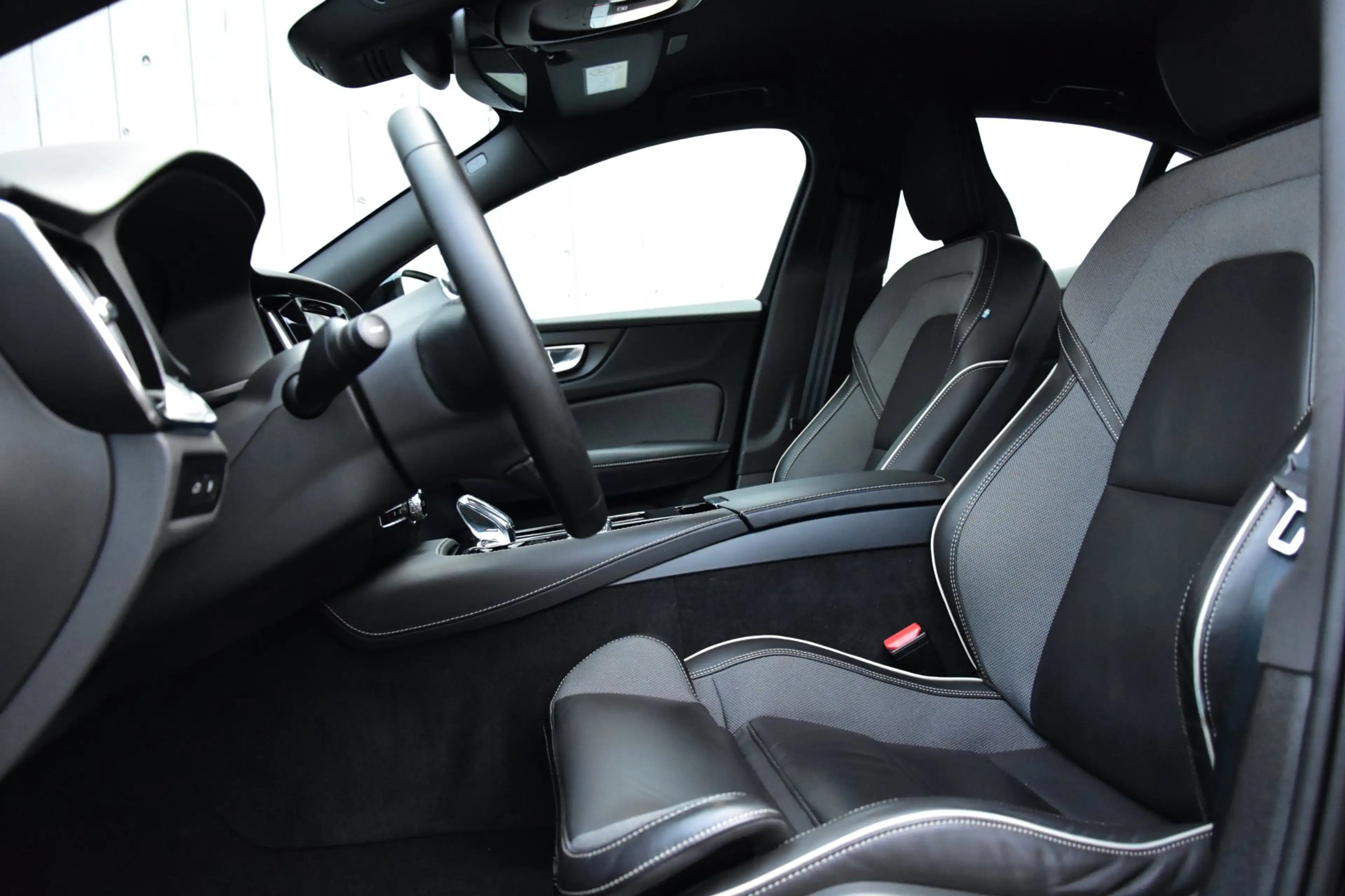 Volvo S60 2.0 Recharge T8 AWD Plus Dark | 360° Camera | Leer — photo 5