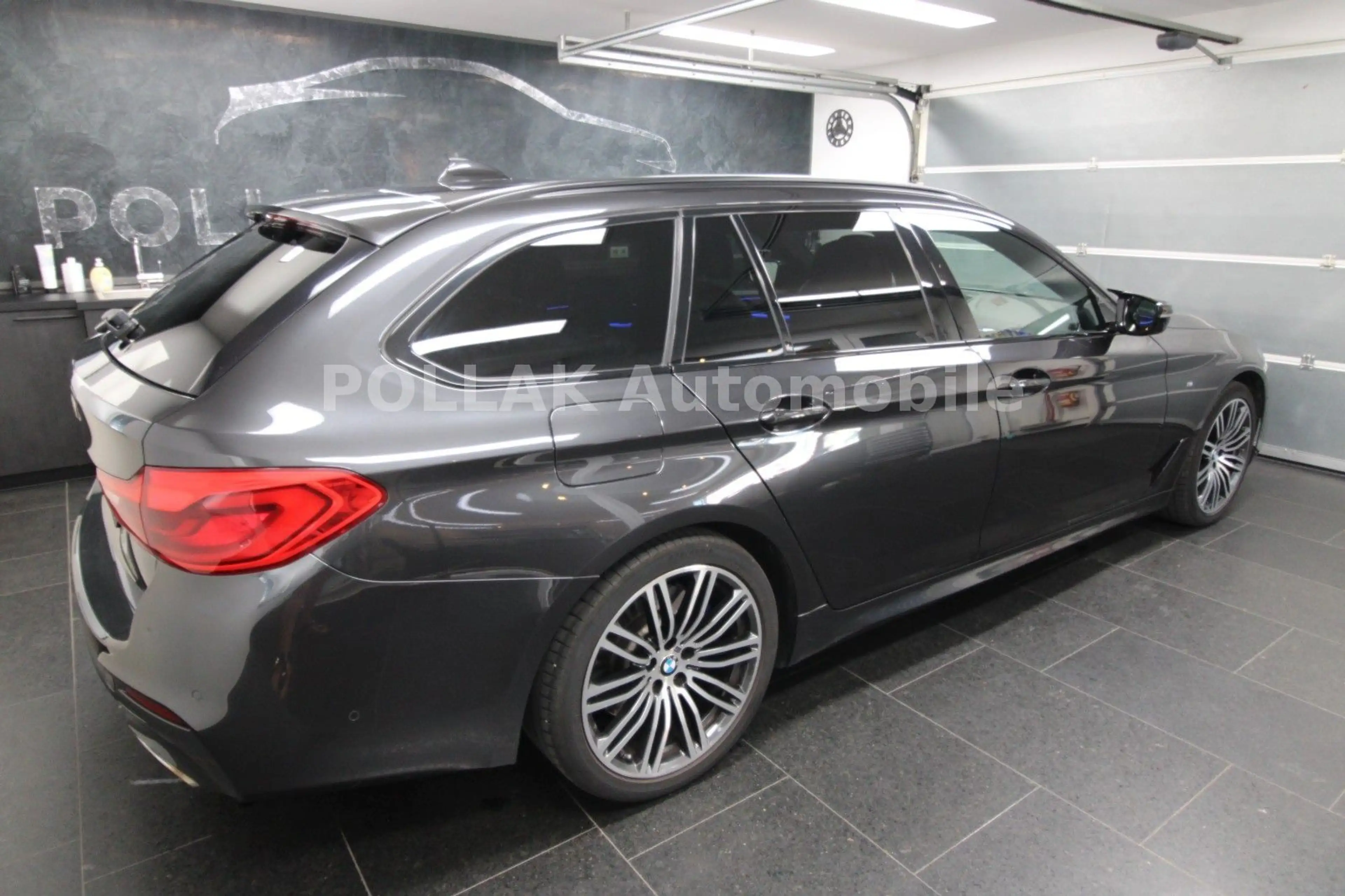 BMW 525 d Touring M Sport*LED*LEDER*NAVI*HEADUP*PANO* — photo 4