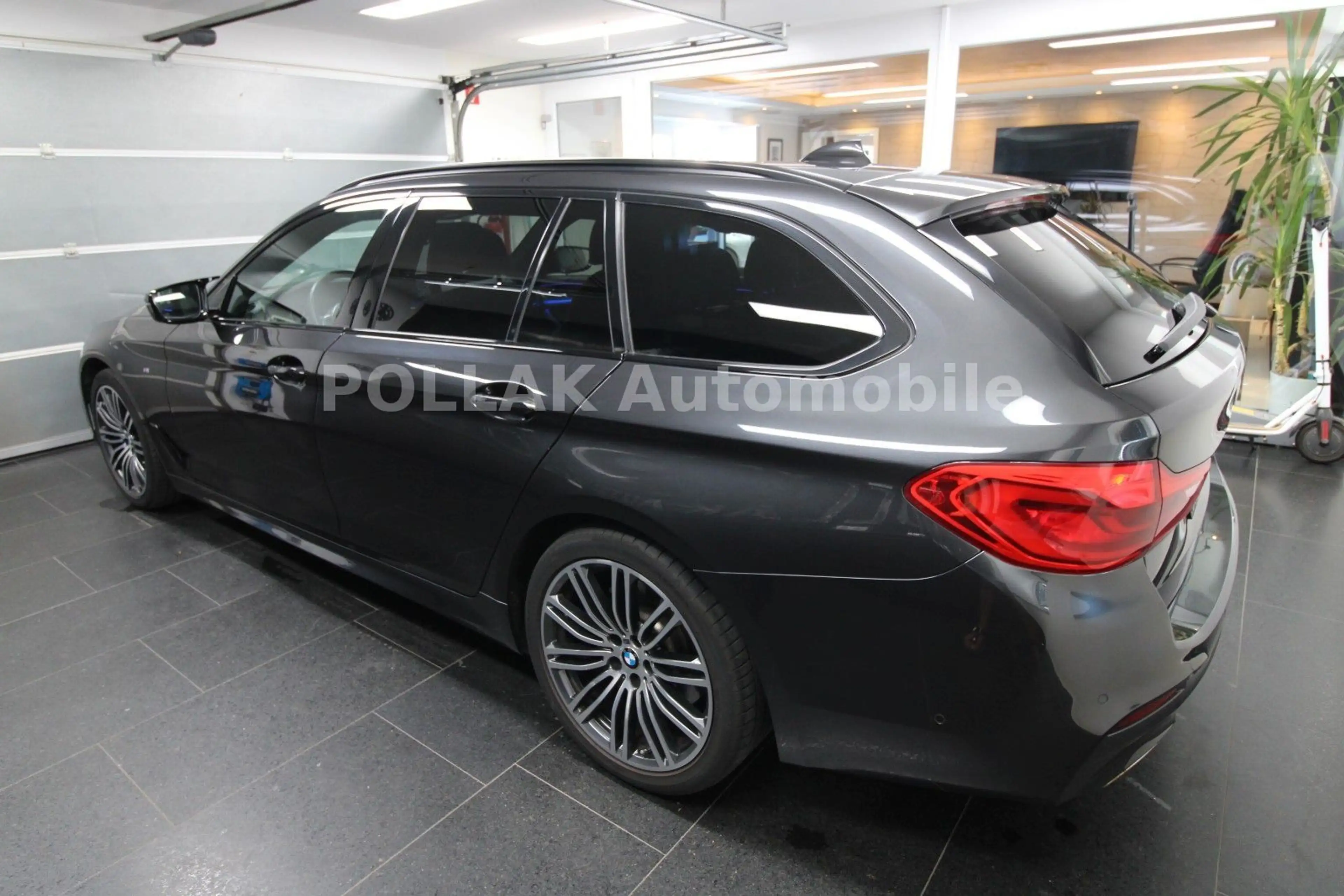 BMW 525 d Touring M Sport*LED*LEDER*NAVI*HEADUP*PANO* — photo 5
