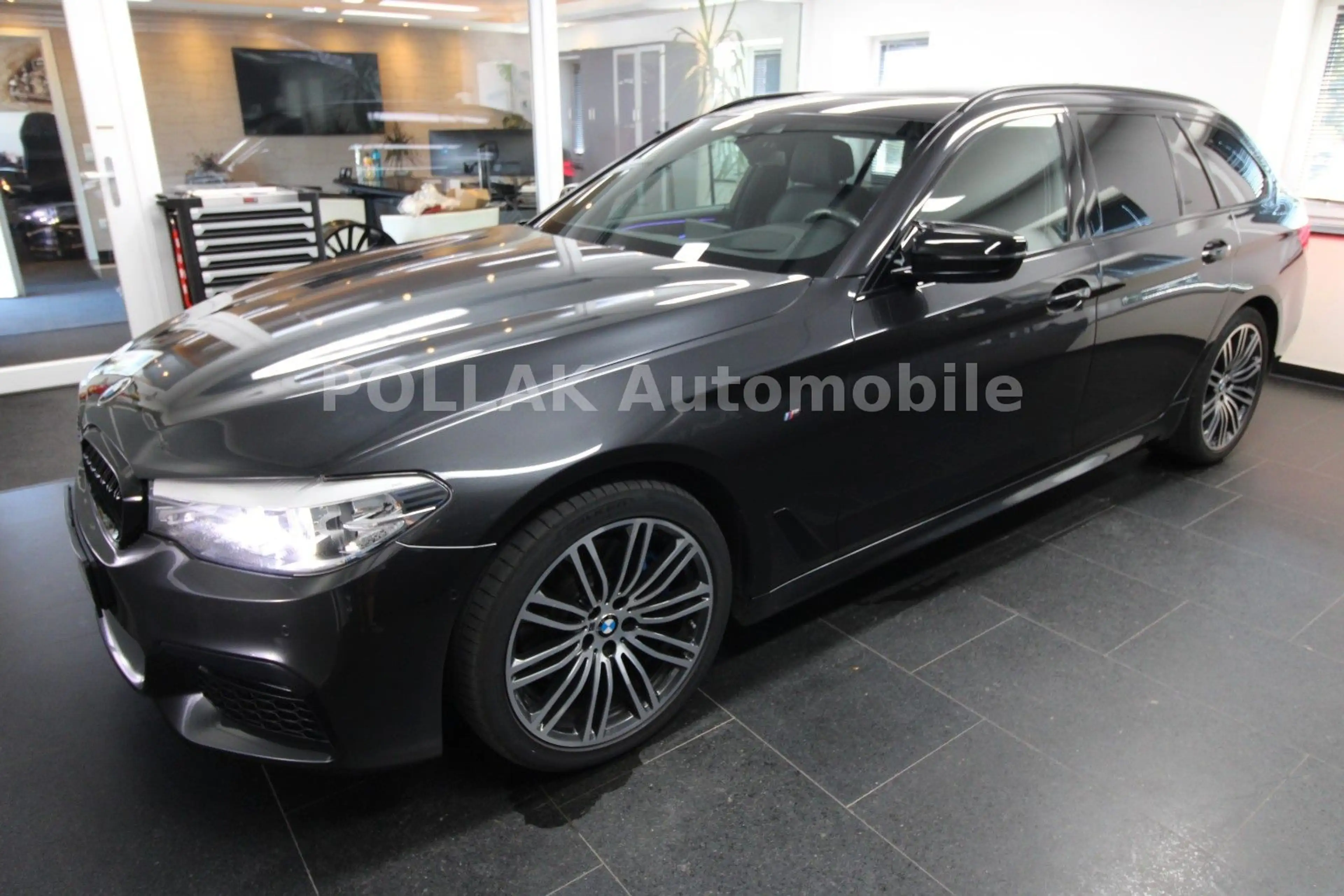 BMW 525 d Touring M Sport*LED*LEDER*NAVI*HEADUP*PANO* — photo 3