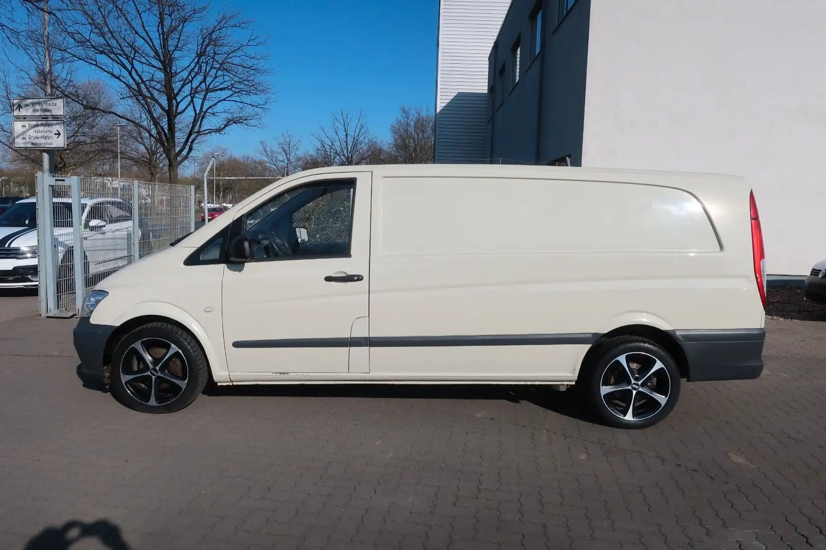 Mercedes-Benz Vito Kasten 116 CDI extralang / Klima / PDC /AHK Beige - 2