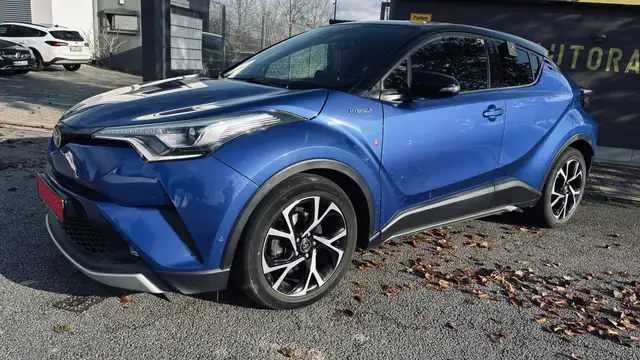 Toyota C-HR Hybrid Style Selection