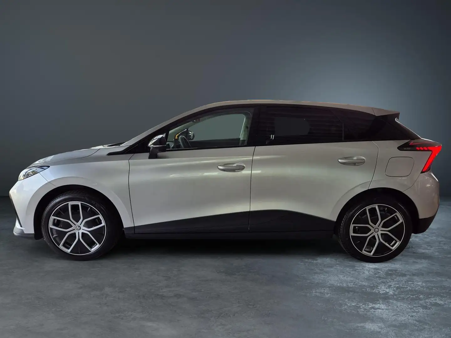 MG MG4 Luxury REAR VIEW NAVI KLIMA 150 kW (204 PS), Au... Grigio - 2