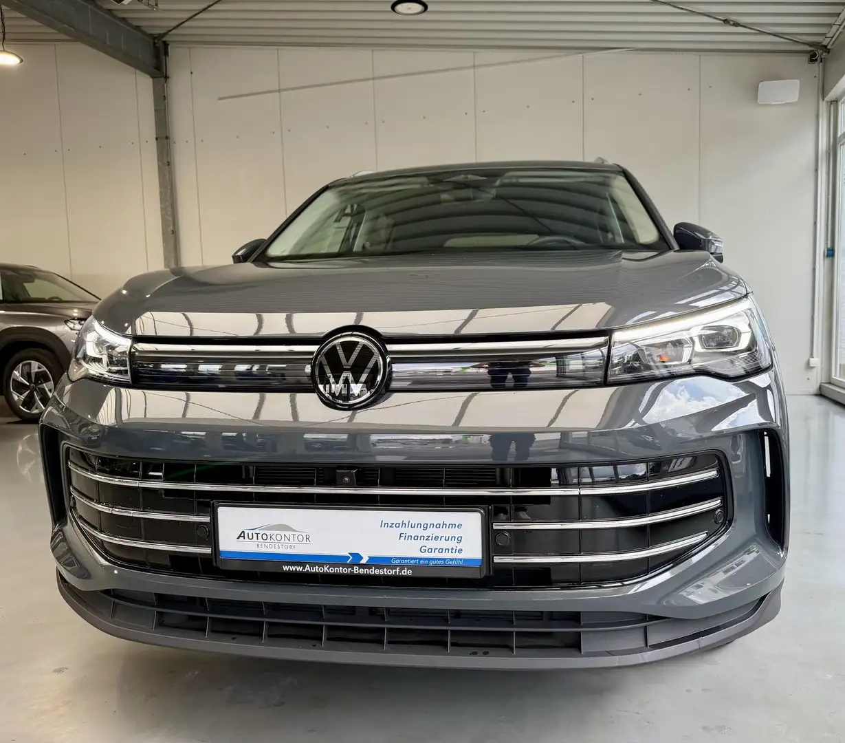 Volkswagen Tiguan Elegance Autom., *IQ Light + IQ Drive *AHK *Kamera Grau - 1