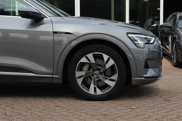 Audi E-Tron view 15