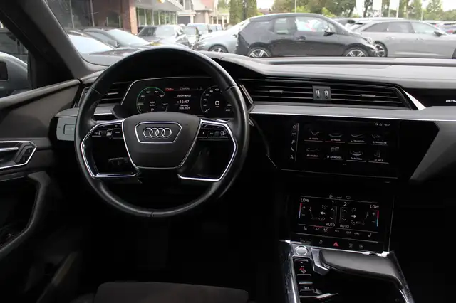 Audi E-Tron view 10