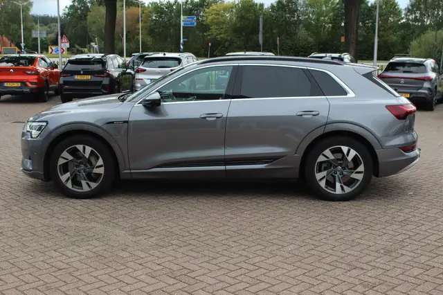Audi E-Tron view 8