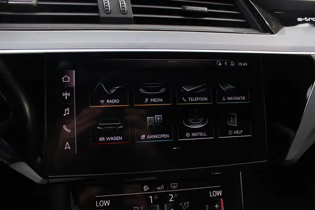 Audi E-Tron view 22