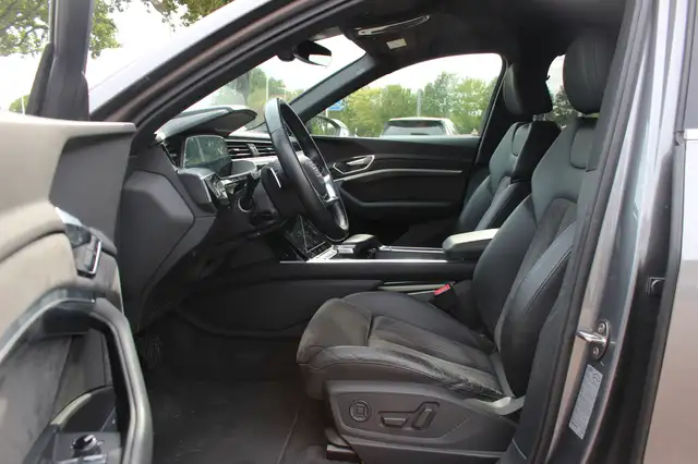Audi E-Tron view 11