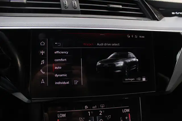 Audi E-Tron view 26