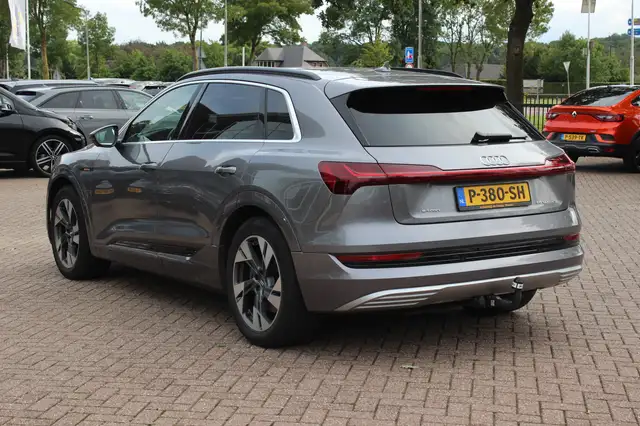 Audi E-Tron view 4