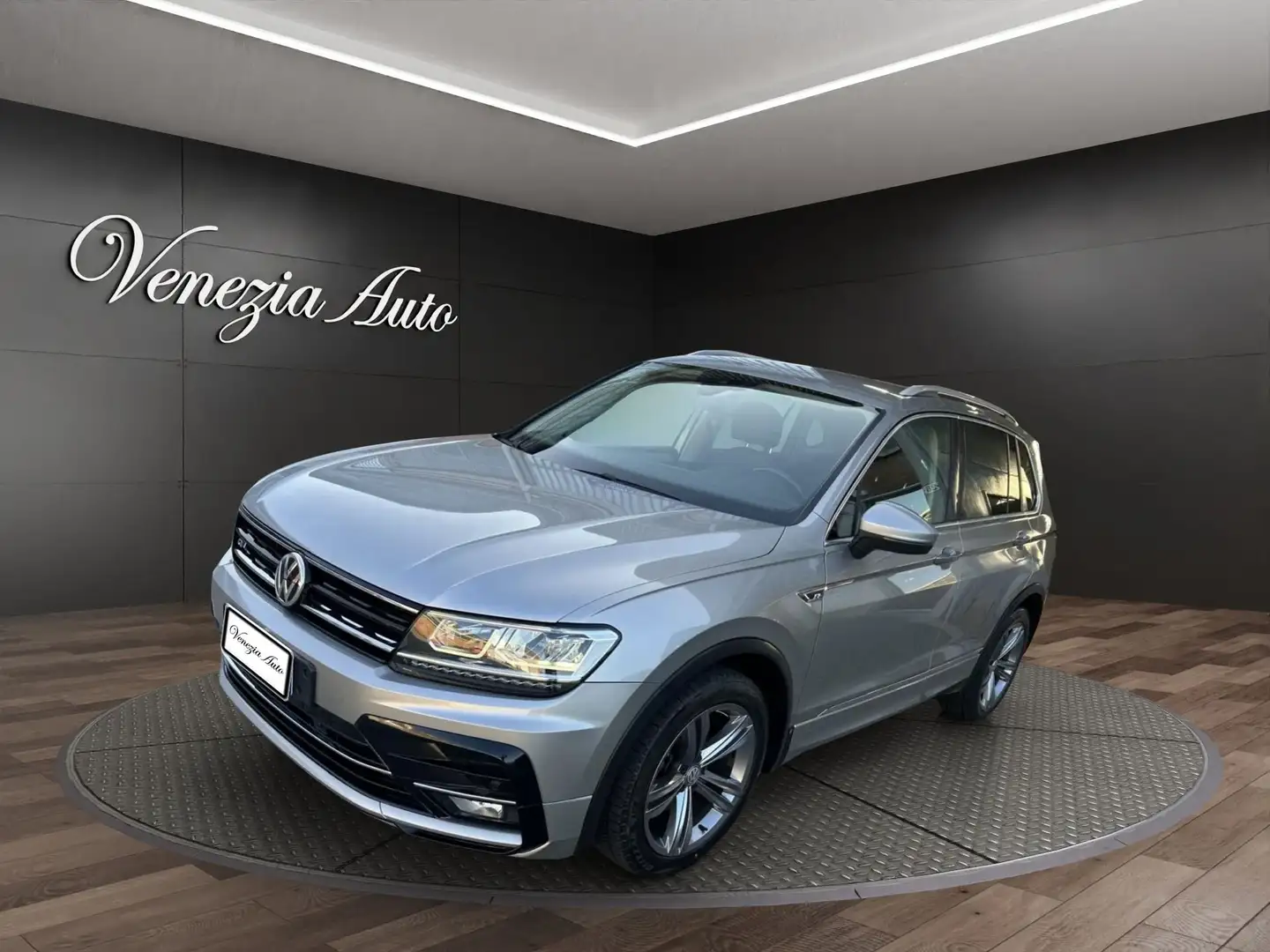 Volkswagen Tiguan Tiguan 2.0 TDI 150cv DSG R-Line Gris - 1