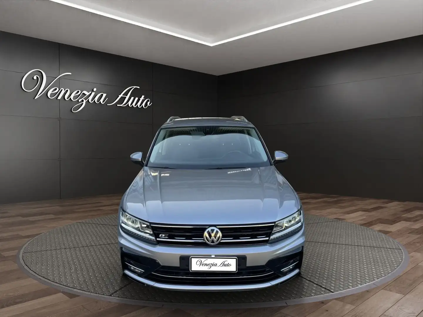 Volkswagen Tiguan Tiguan 2.0 TDI 150cv DSG R-Line Gris - 2