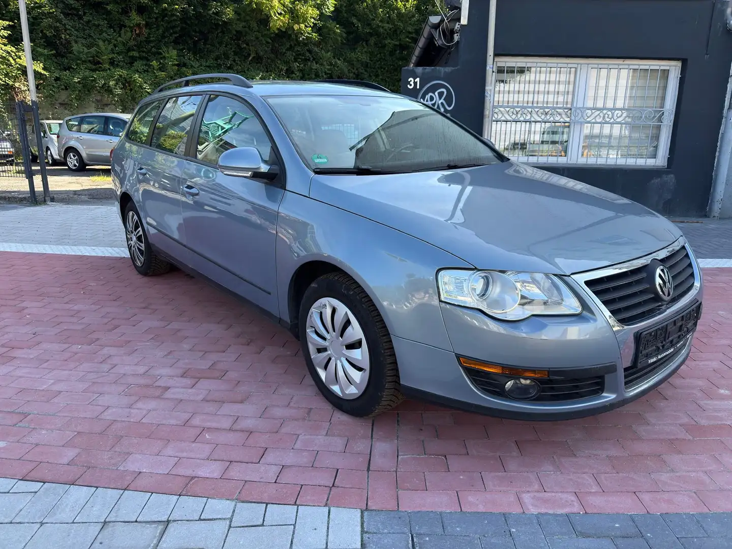 Volkswagen Passat Variant Trendline Grau - 2
