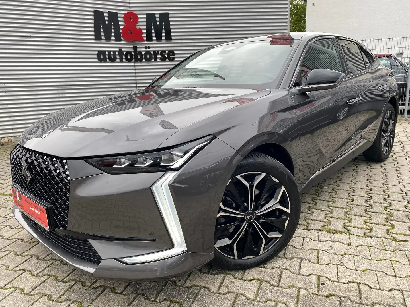 DS Automobiles DS 4 Étoile Nappa DriveAssist-2.0/Pano/360°/Focal Šedá - 1