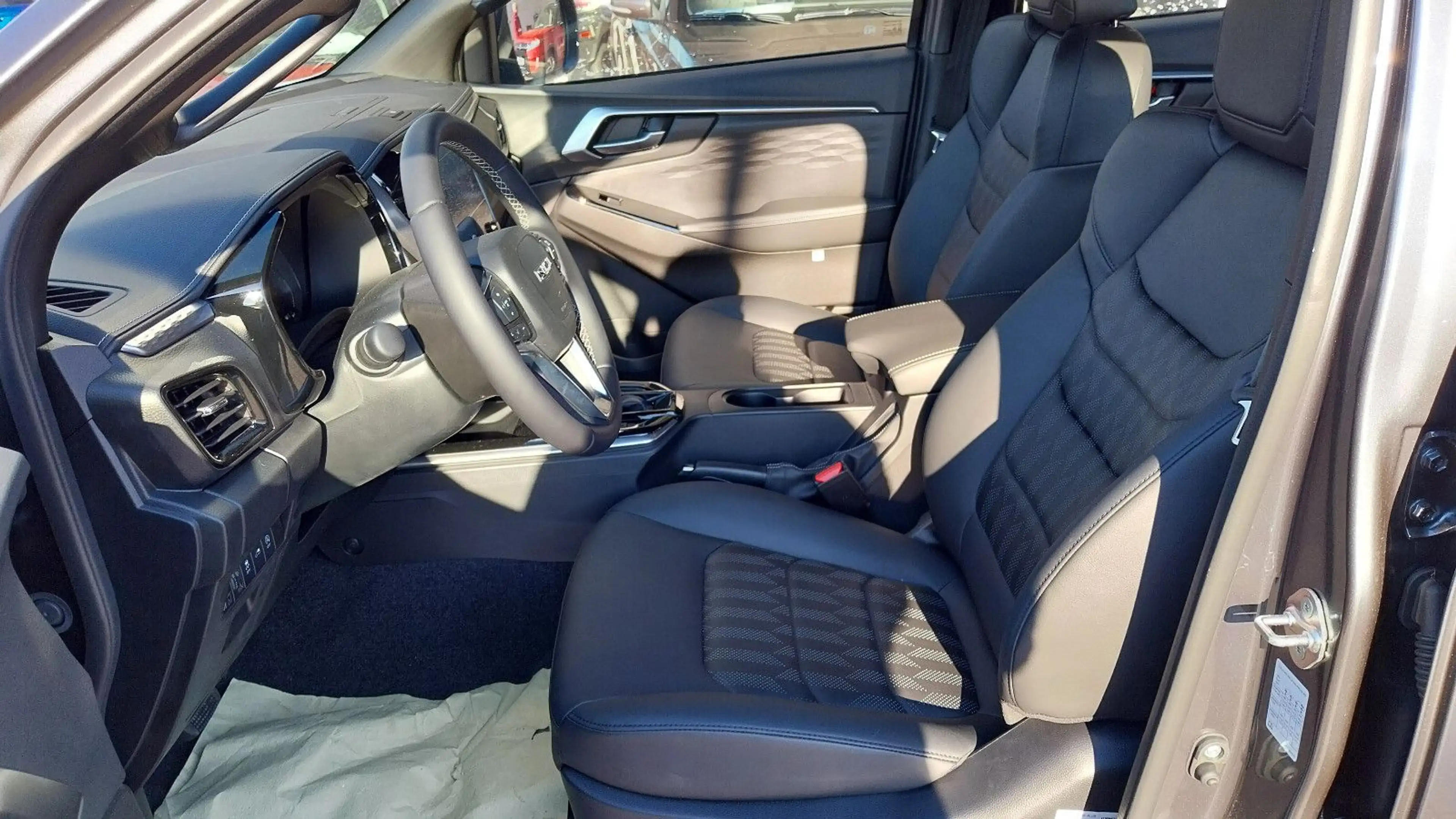 Isuzu D-Max Double Cab 4x4 LSE A/T Facelift 2025 — photo 7