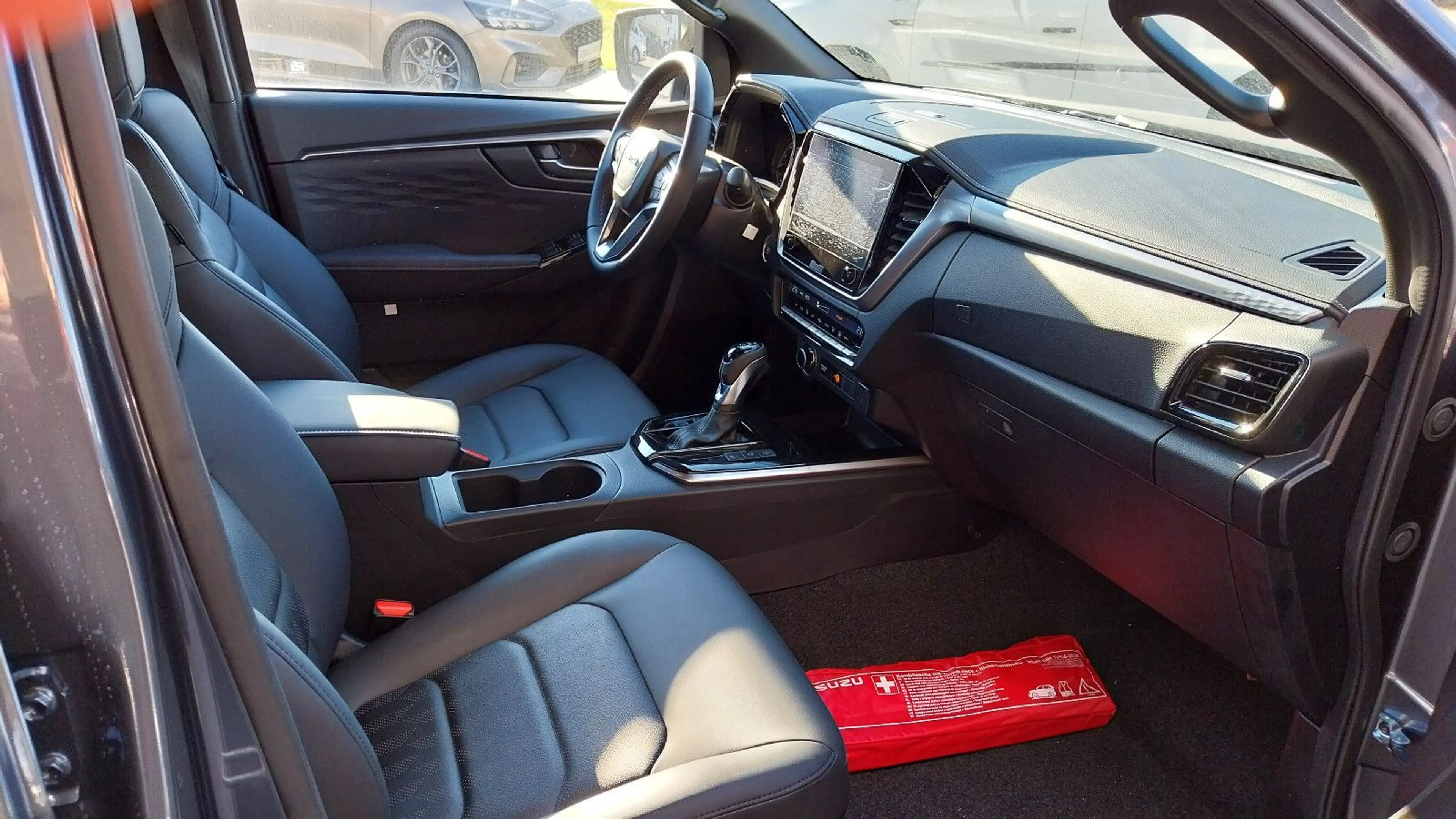 Isuzu D-Max Double Cab 4x4 LSE A/T Facelift 2025 — photo 9