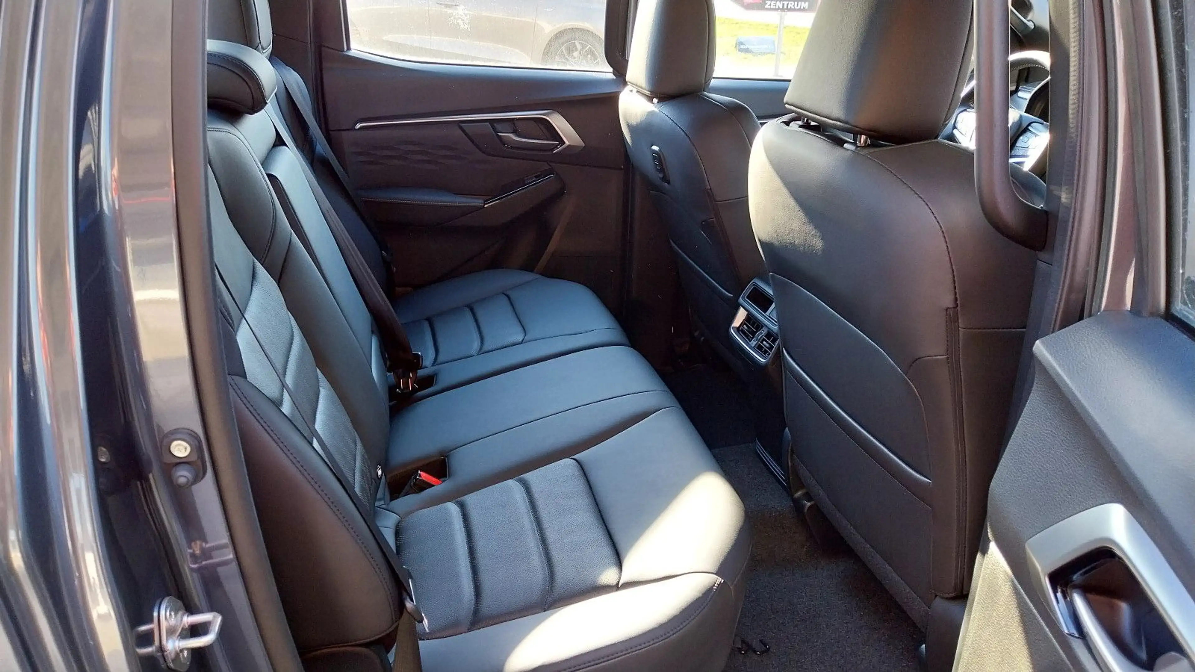 Isuzu D-Max Double Cab 4x4 LSE A/T Facelift 2025 — photo 8